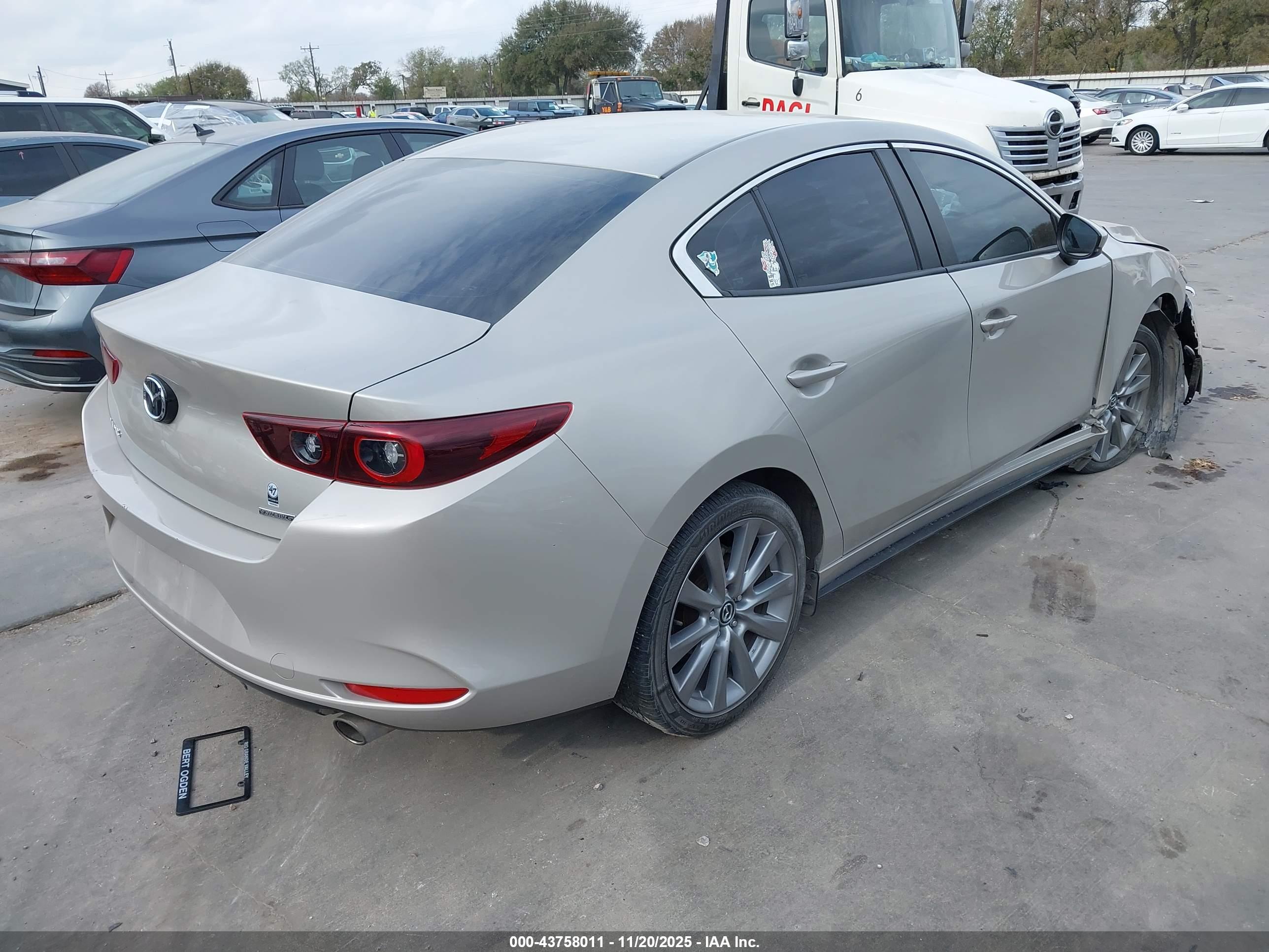 MAZDA MAZDA3 image 4