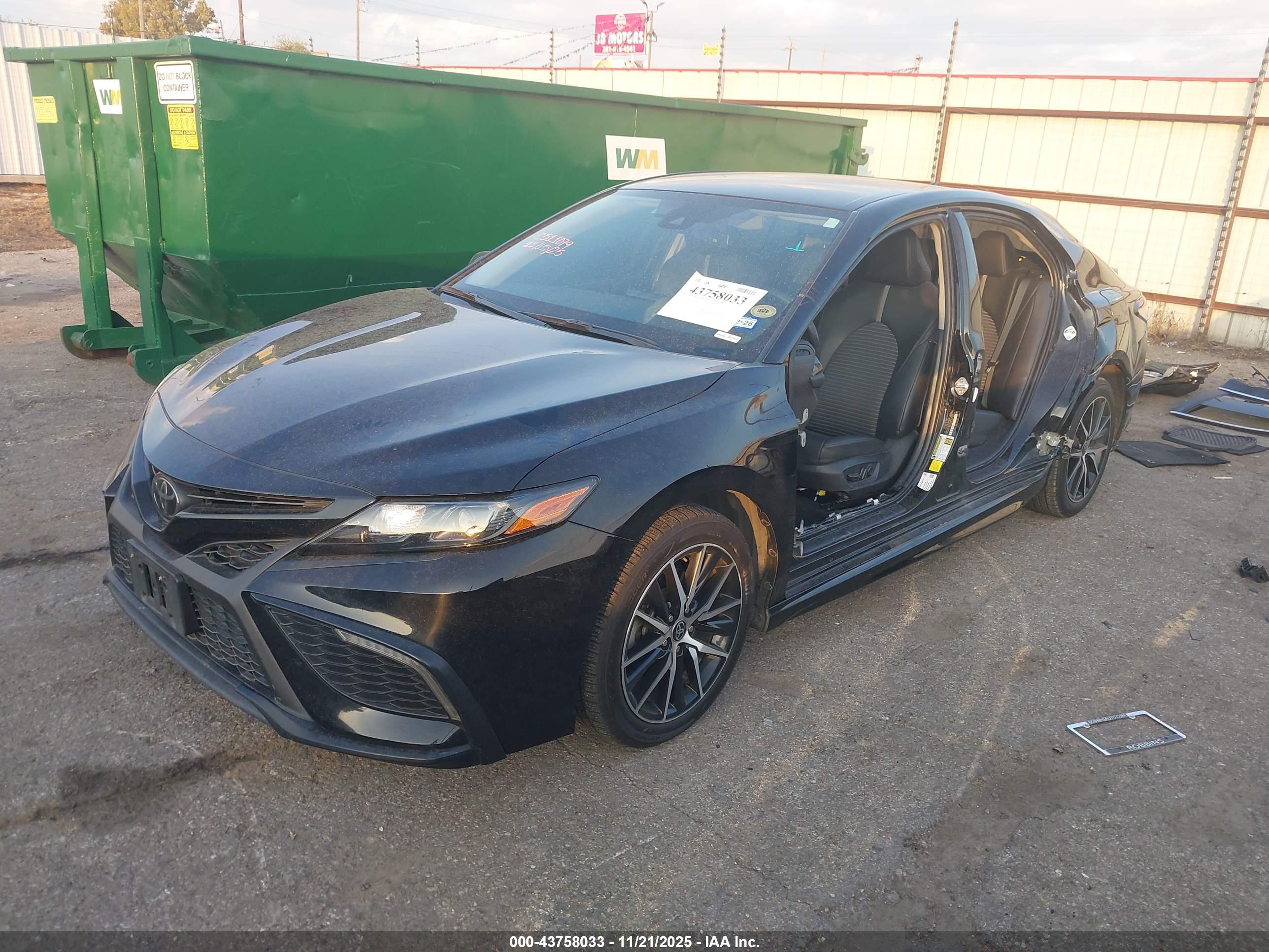 TOYOTA CAMRY image 2