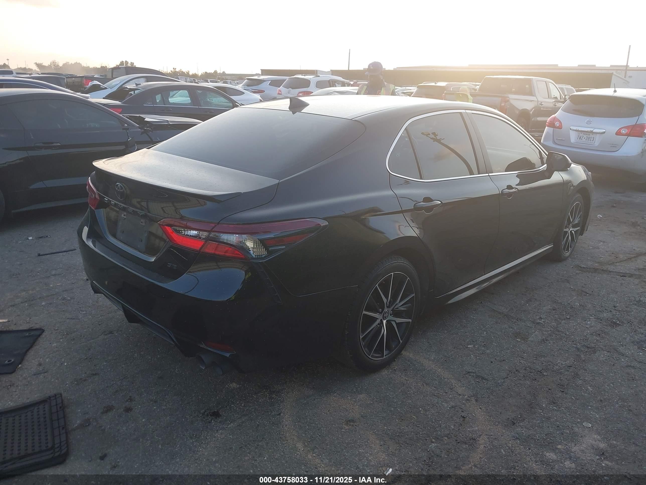 TOYOTA CAMRY image 4