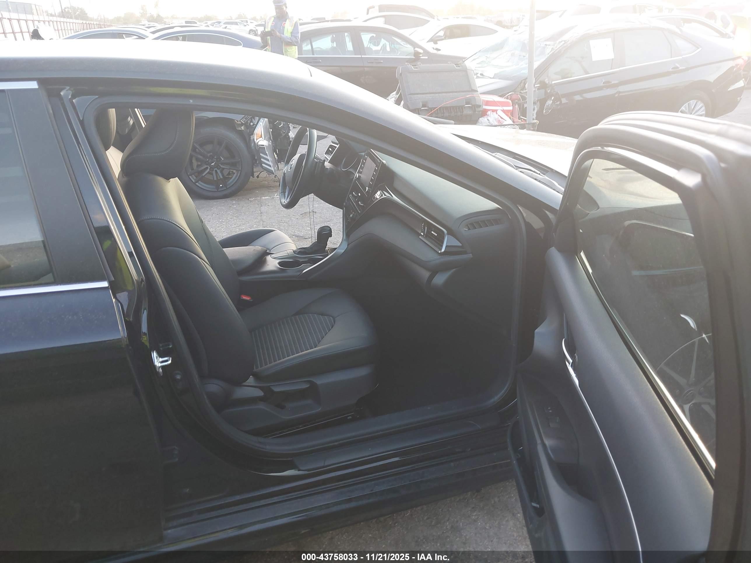 TOYOTA CAMRY image 5