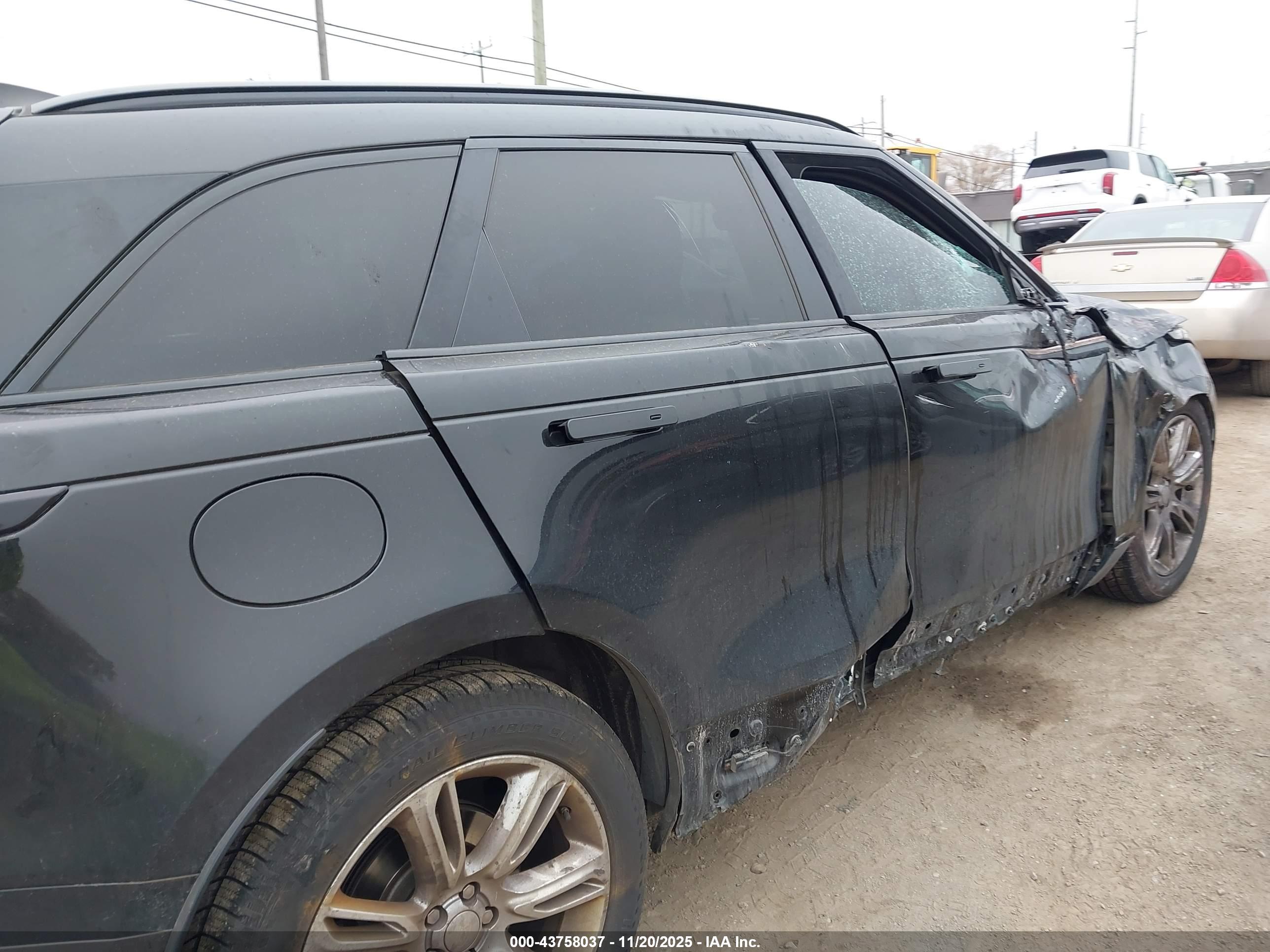 LAND ROVER image 6