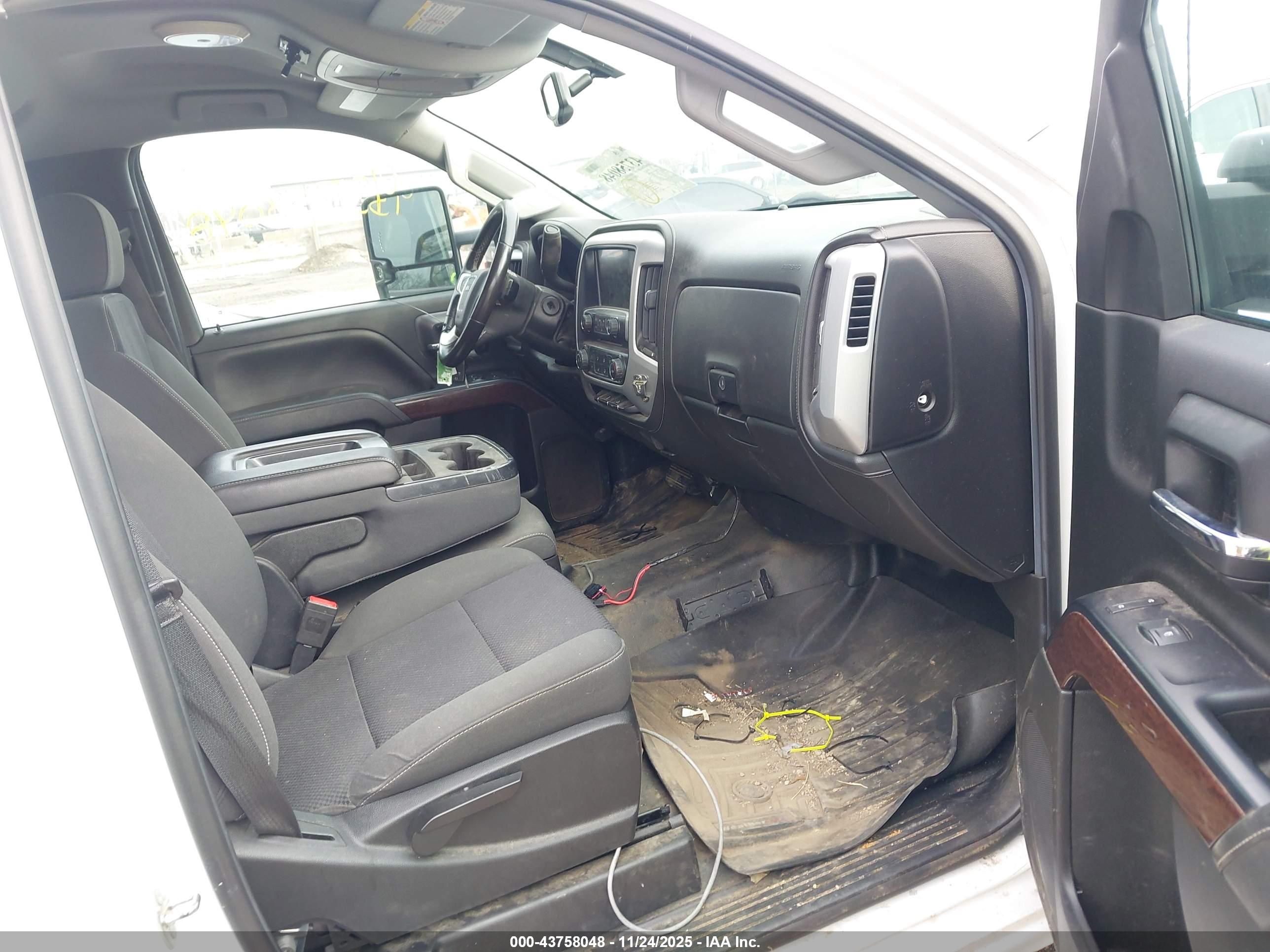 GMC SIERRA image 5