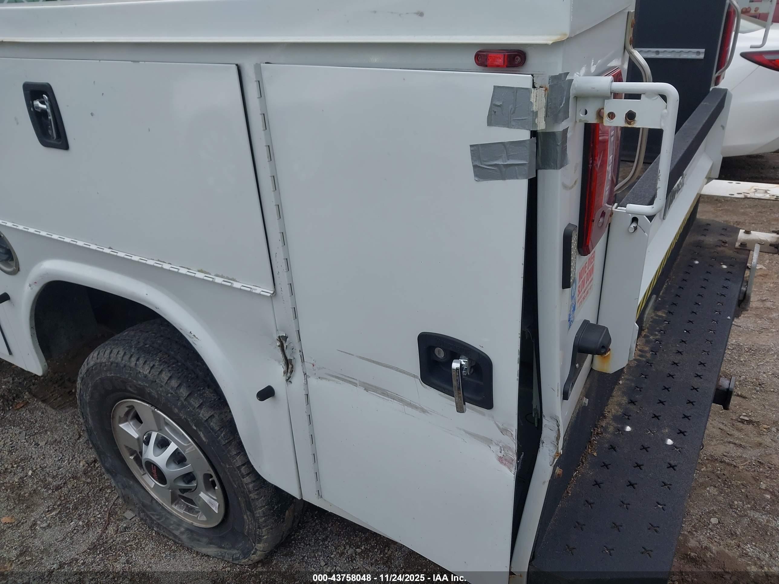 GMC SIERRA image 6