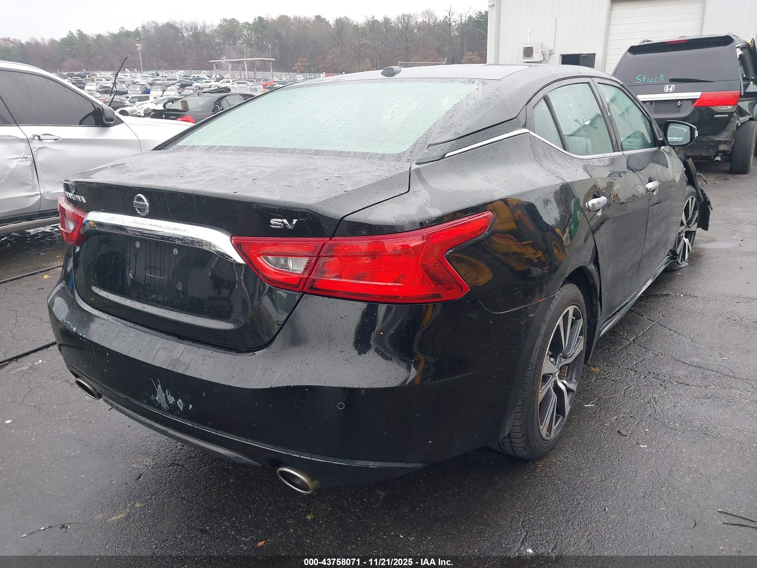 NISSAN MAXIMA image 4