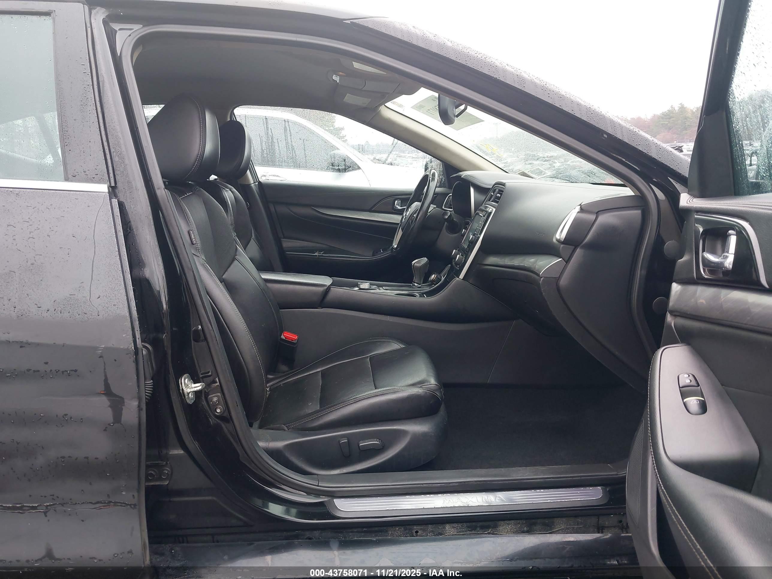 NISSAN MAXIMA image 5