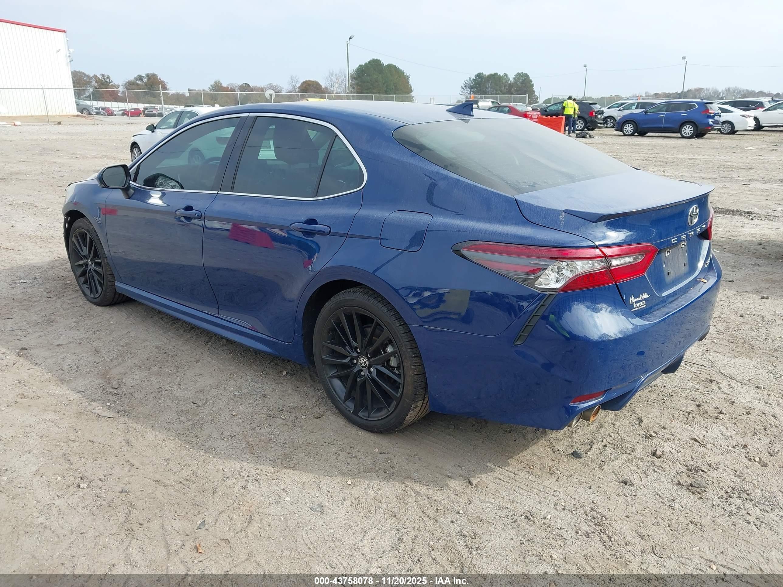 TOYOTA CAMRY image 3