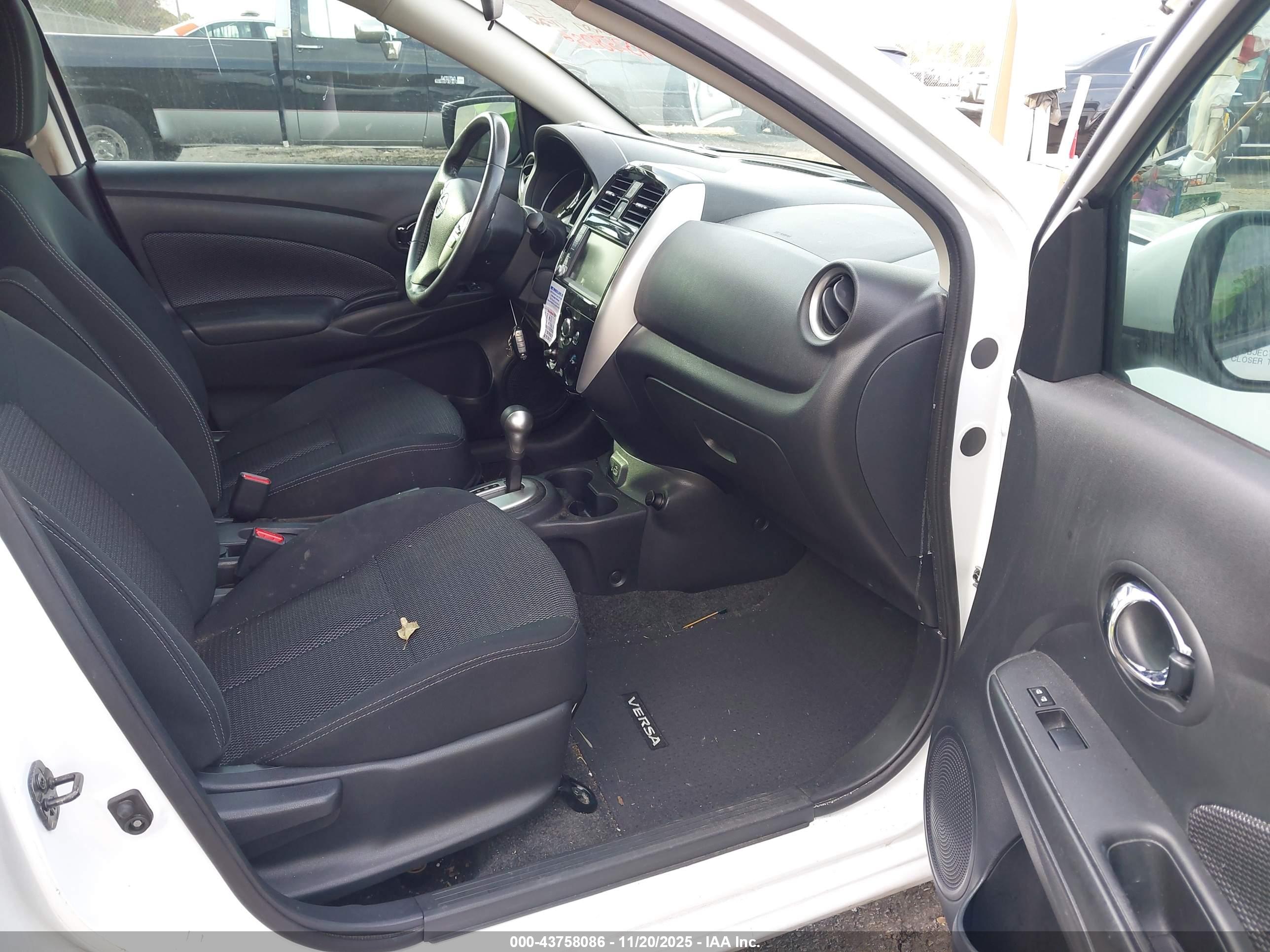 NISSAN VERSA image 5