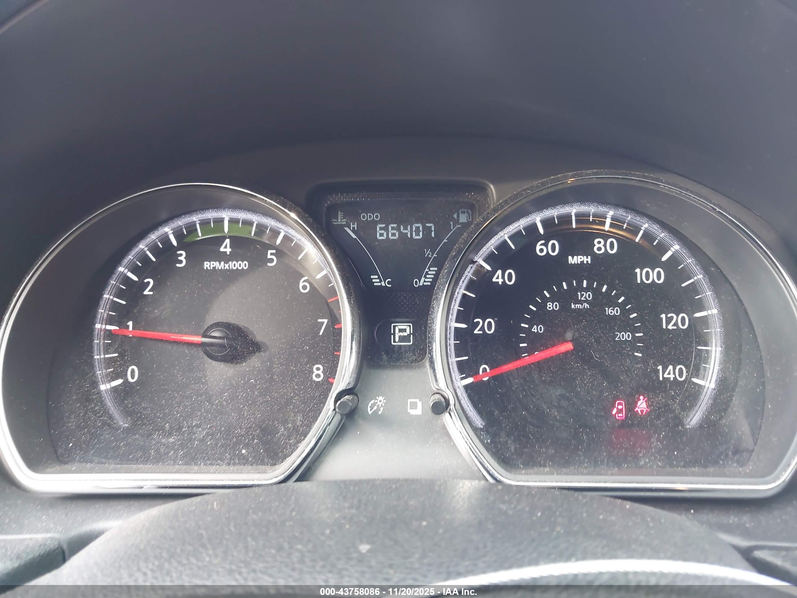 NISSAN VERSA image 7