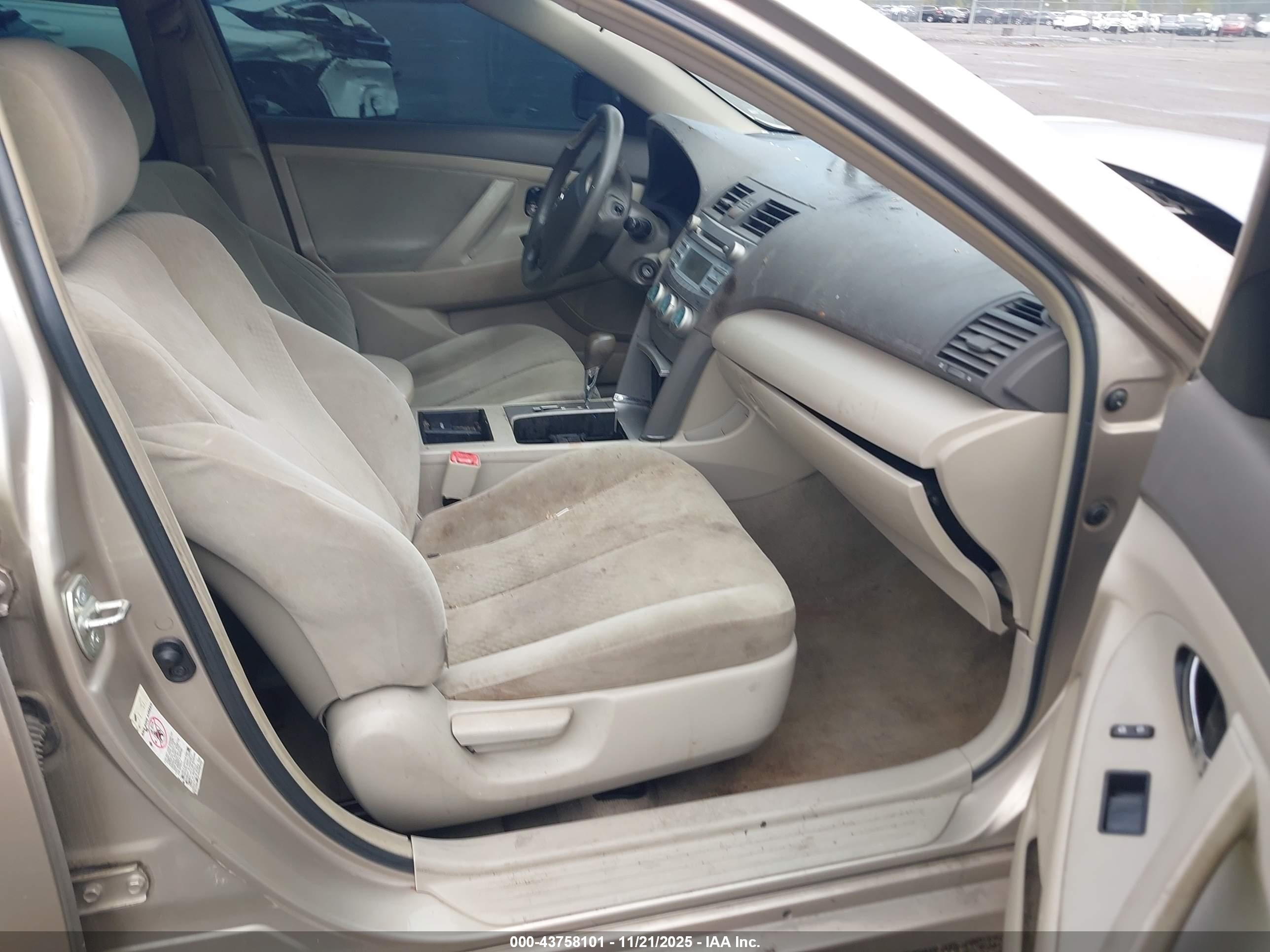 TOYOTA CAMRY image 5