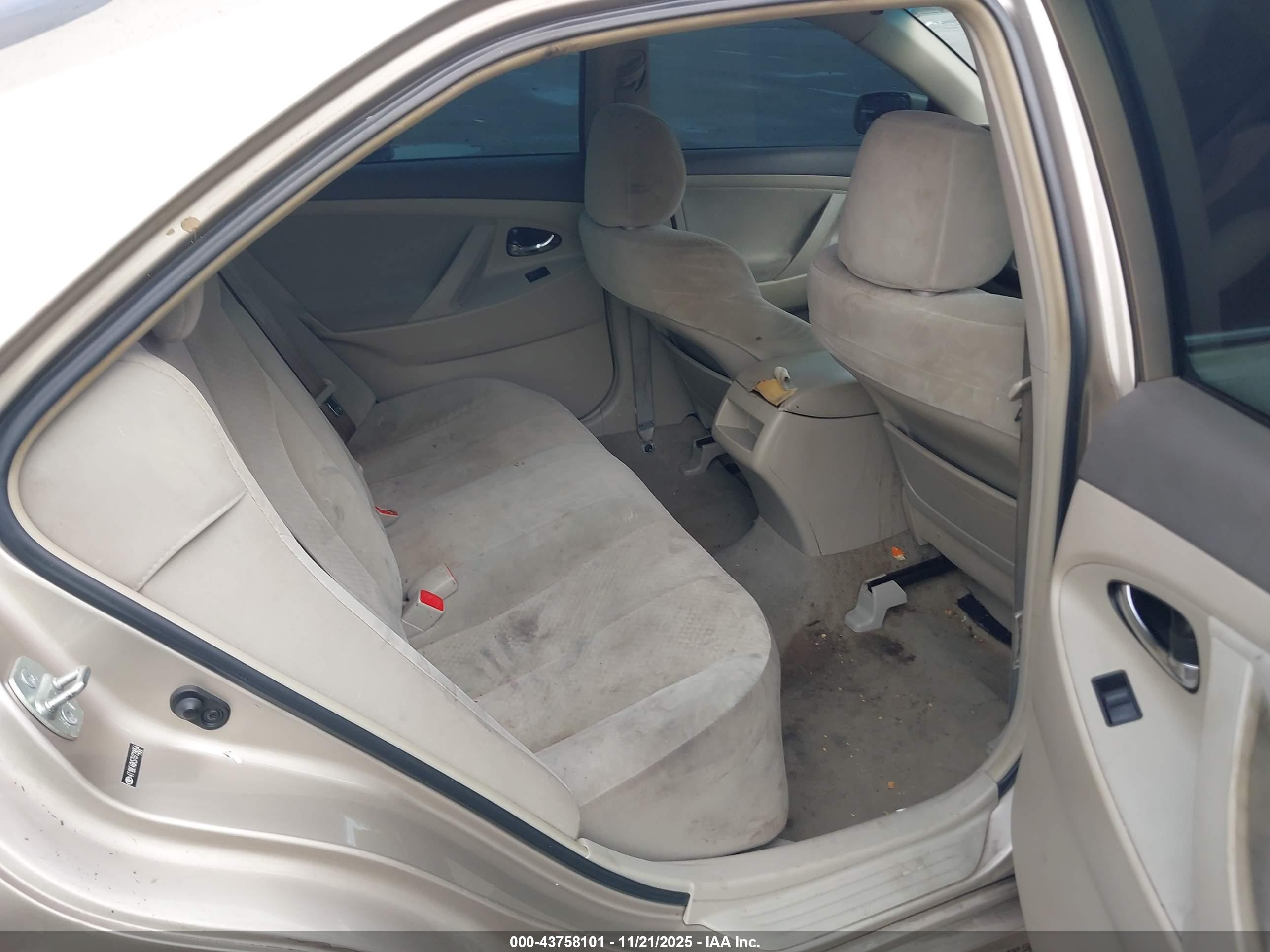 TOYOTA CAMRY image 8