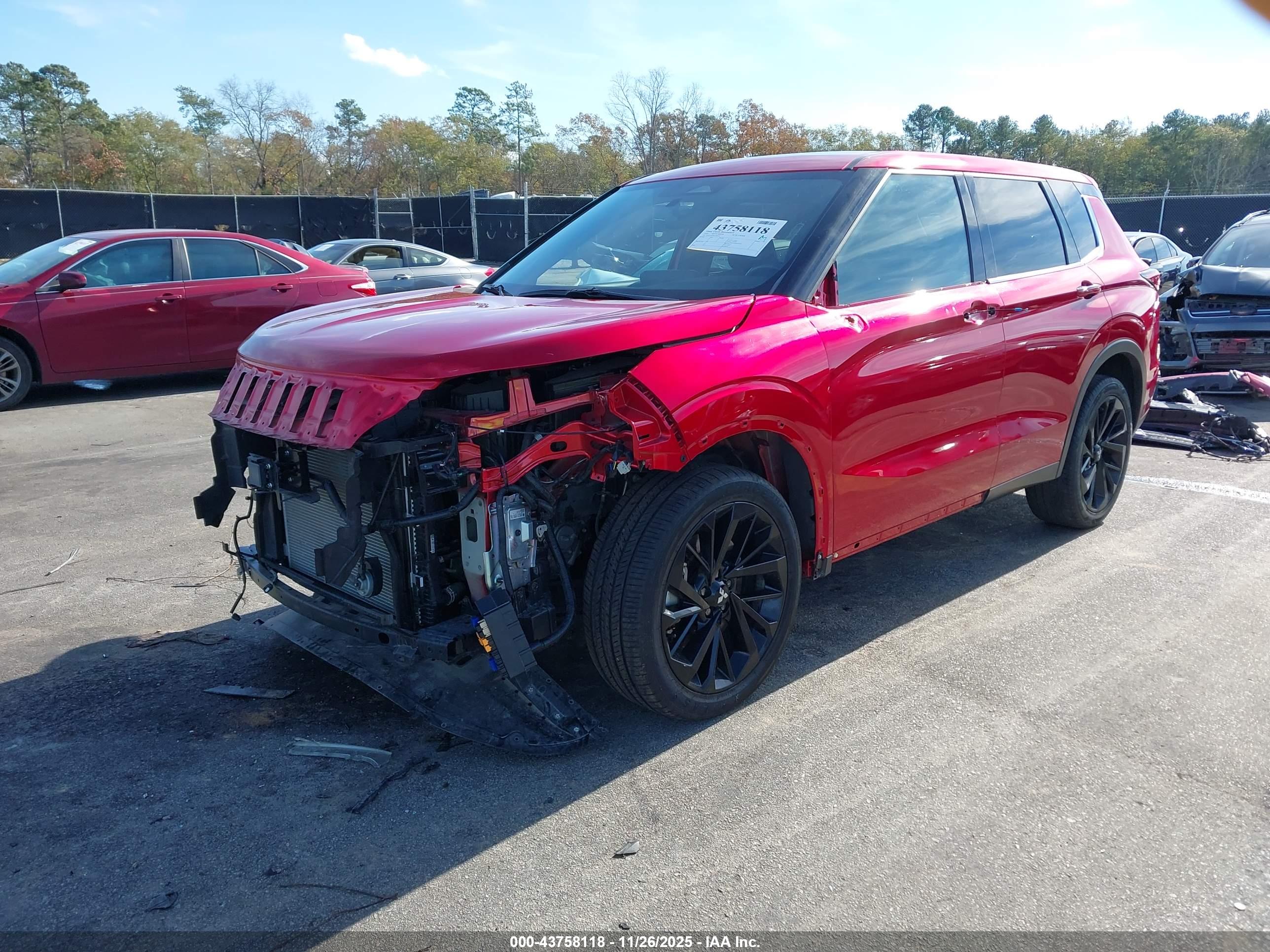 MITSUBISHI OUTLANDER image 2