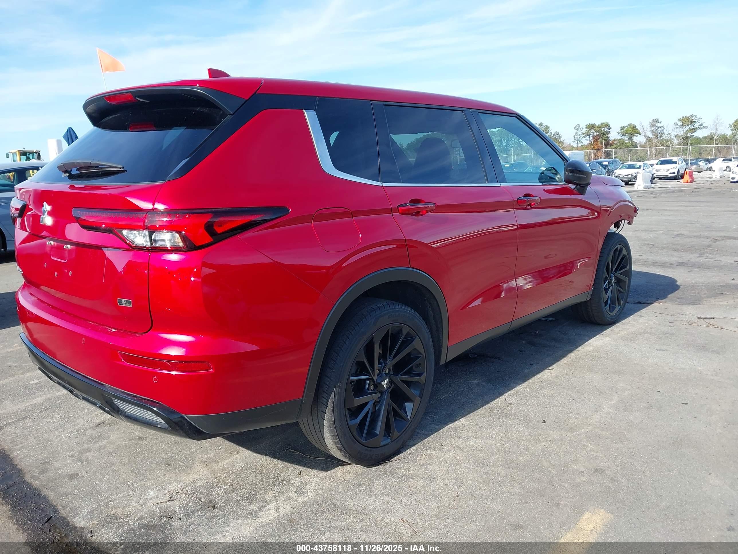 MITSUBISHI OUTLANDER image 4