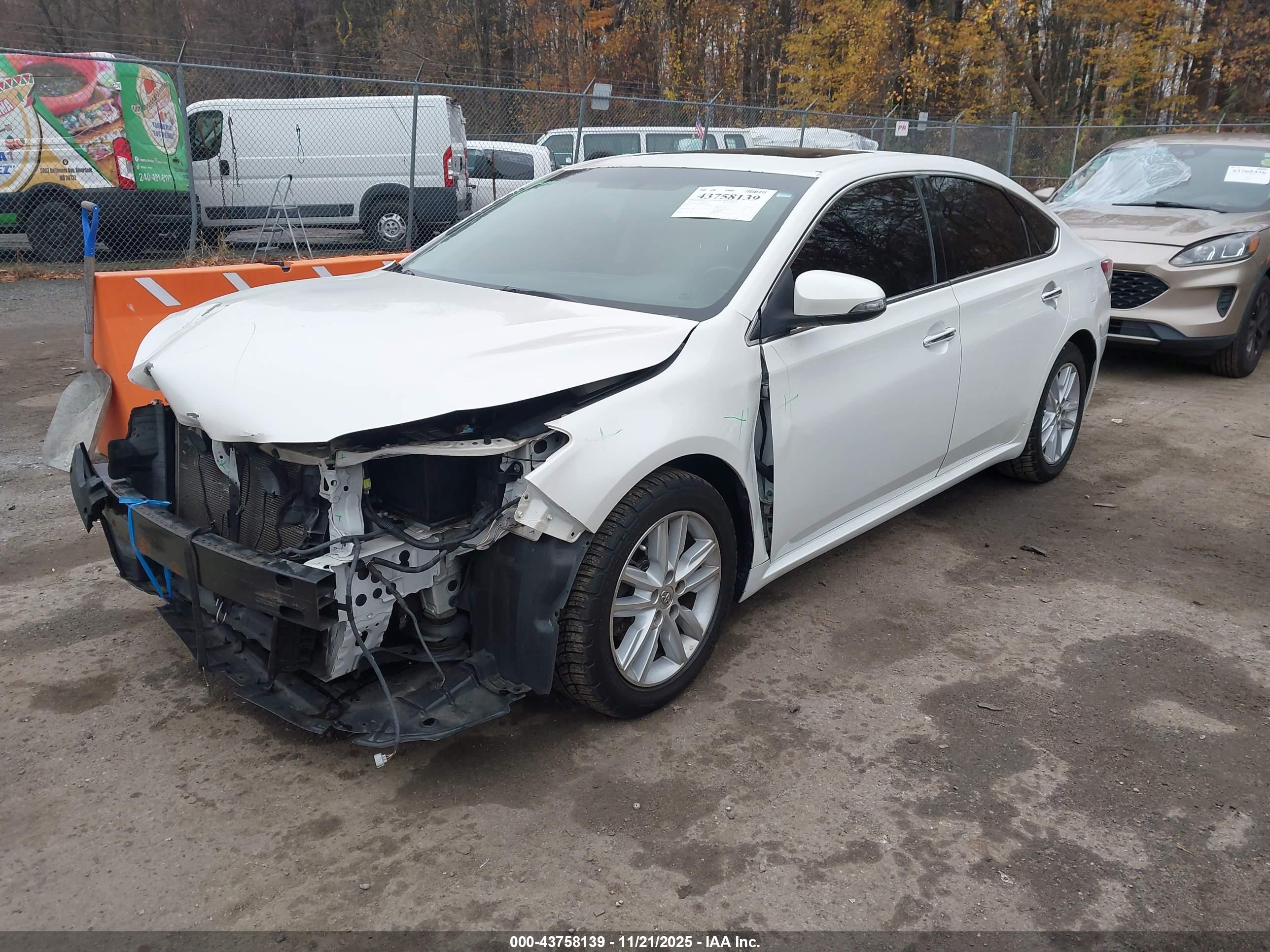TOYOTA AVALON image 2
