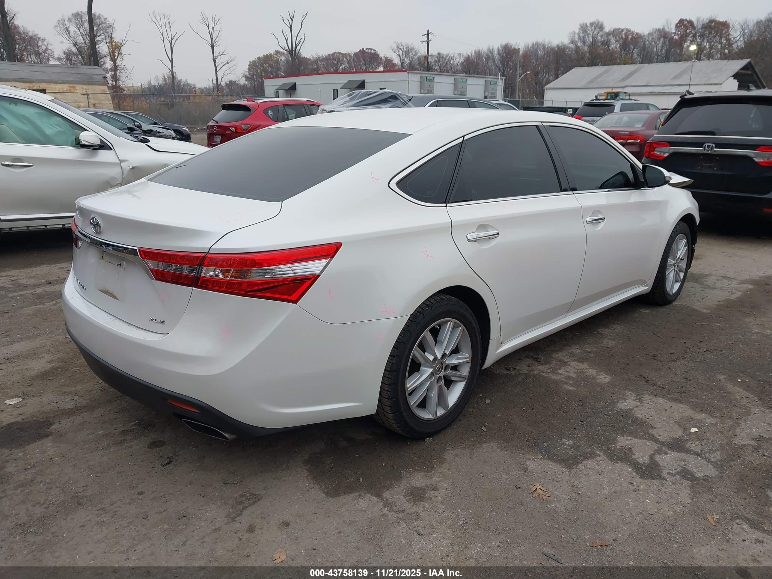 TOYOTA AVALON image 4