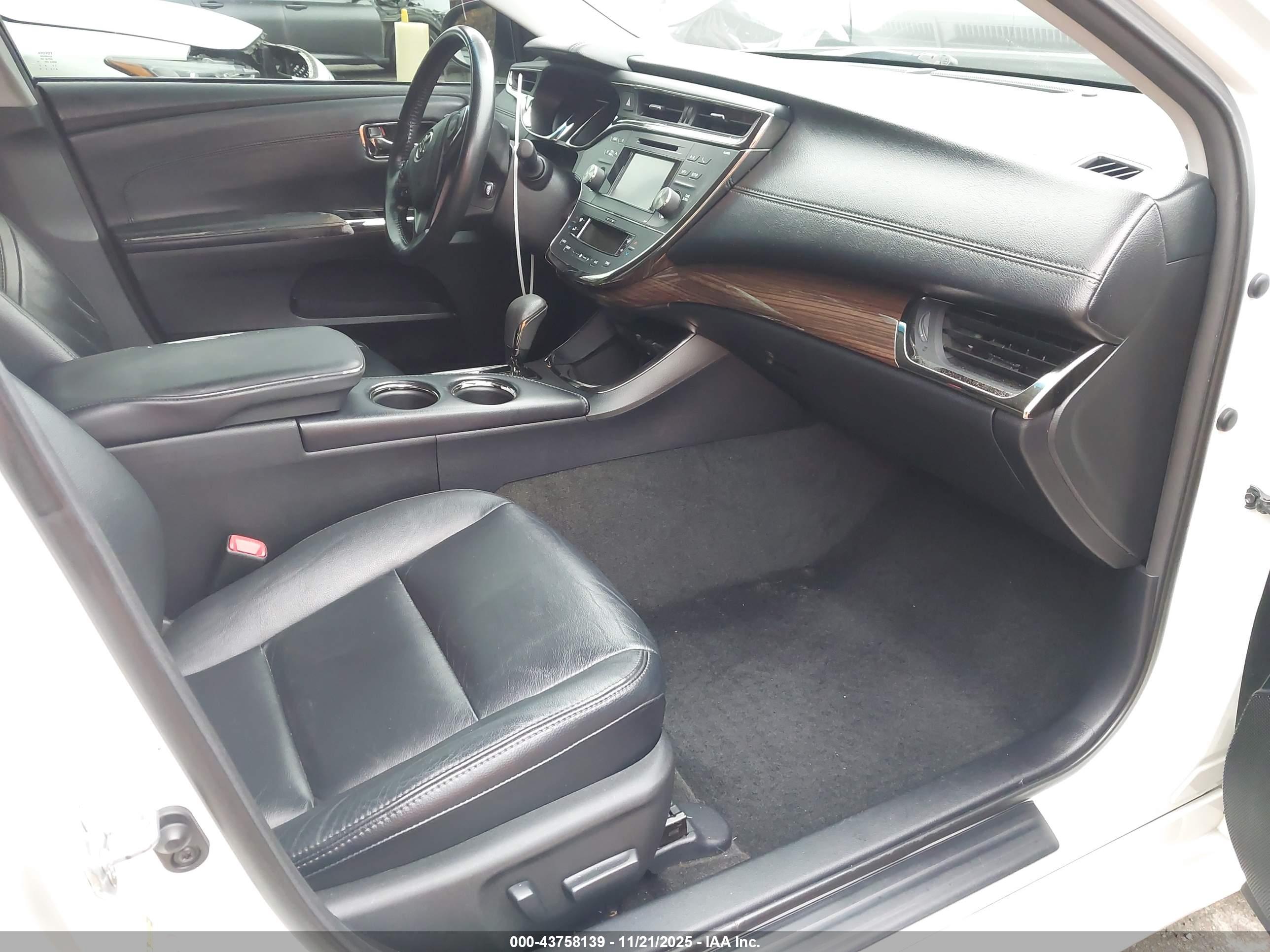 TOYOTA AVALON image 5