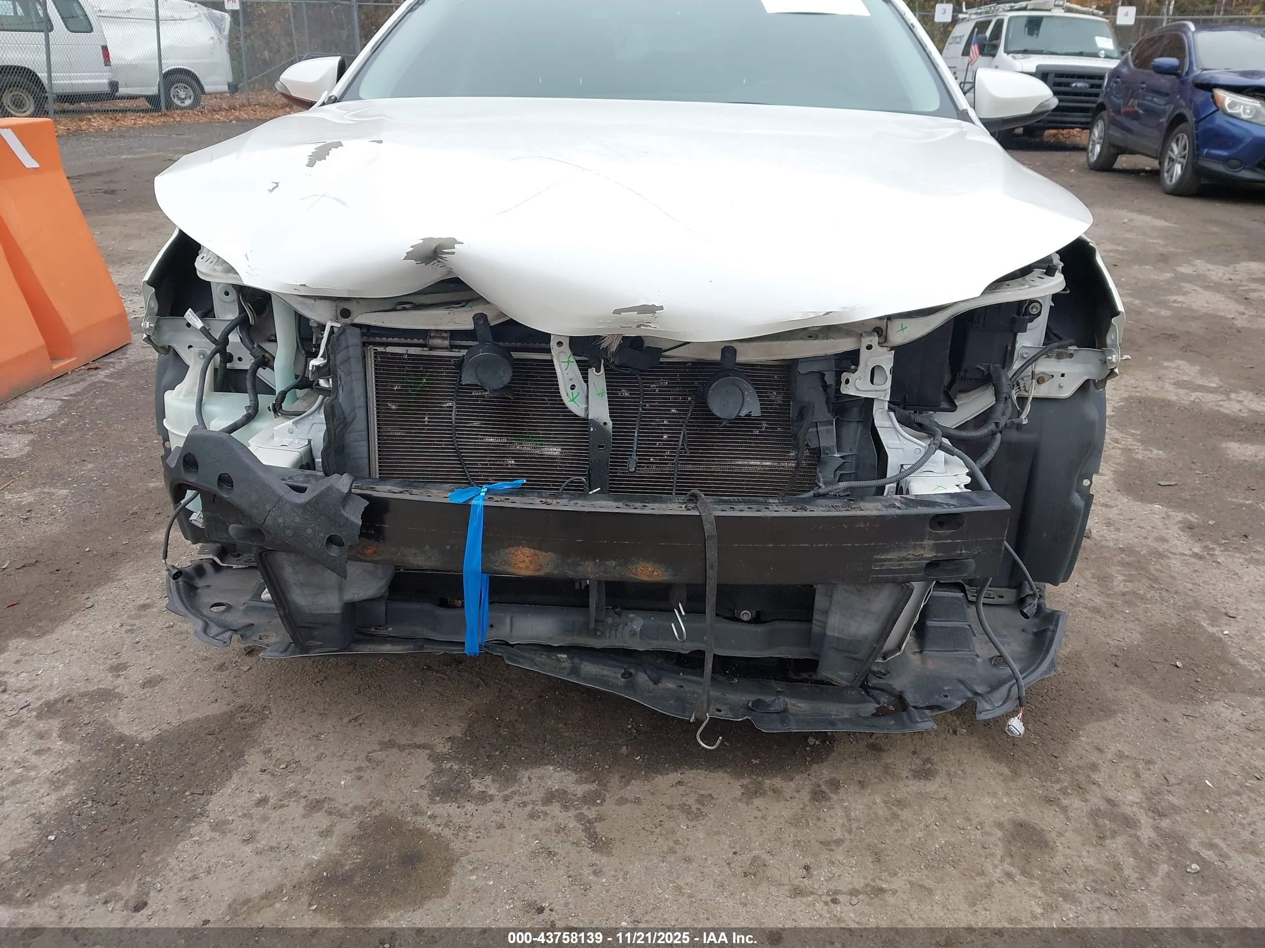 TOYOTA AVALON image 6
