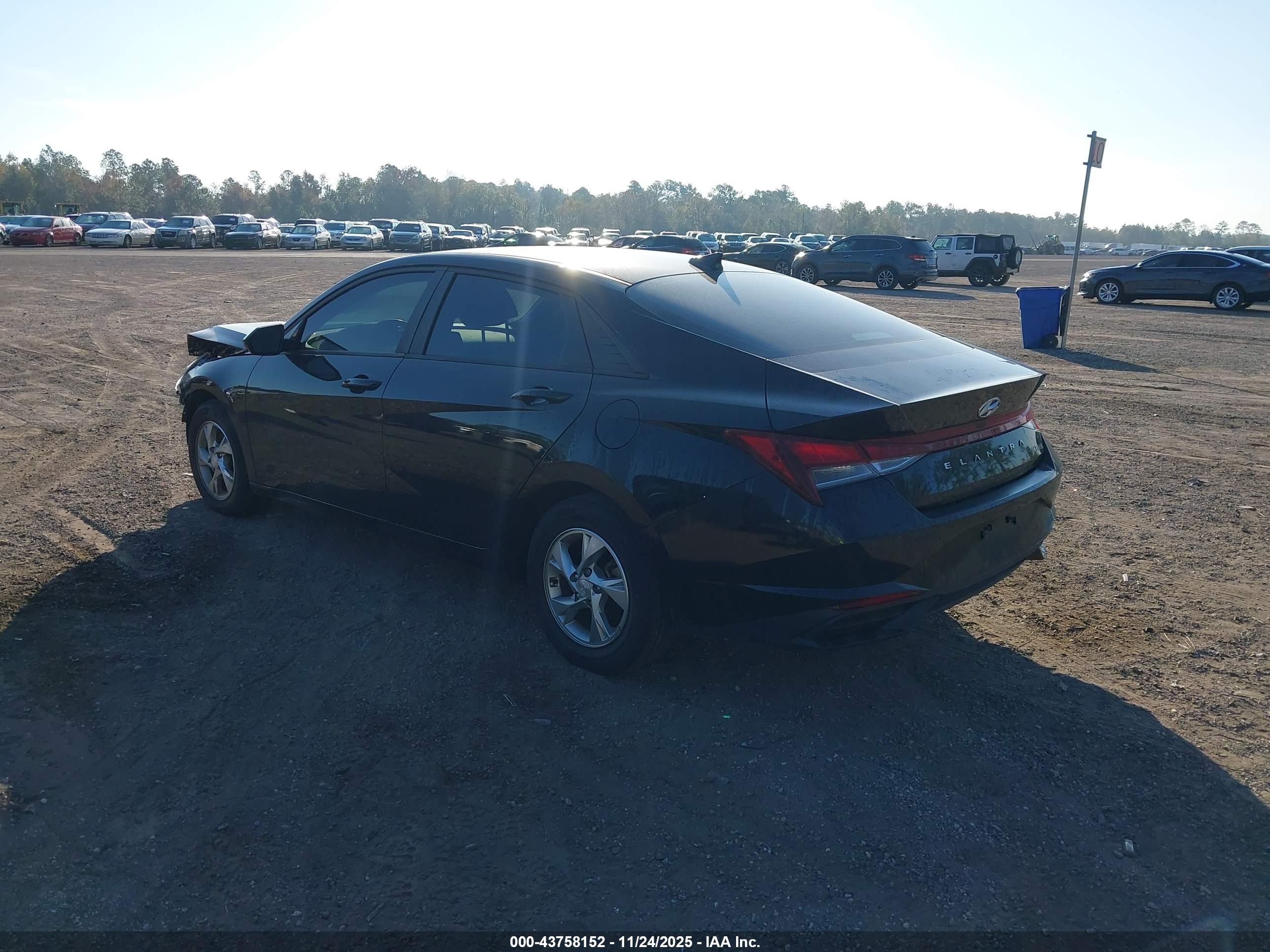 HYUNDAI ELANTRA image 3