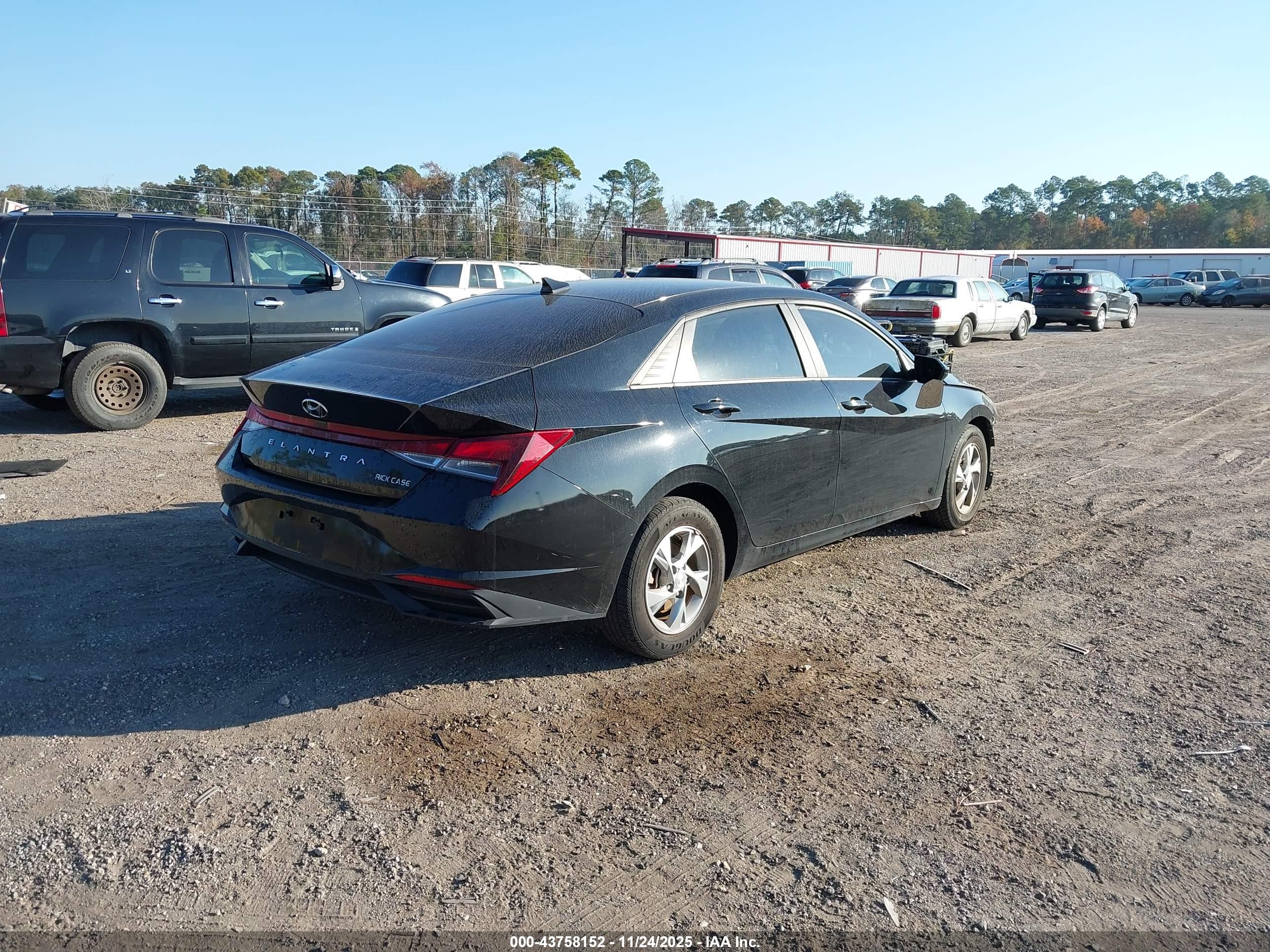 HYUNDAI ELANTRA image 4