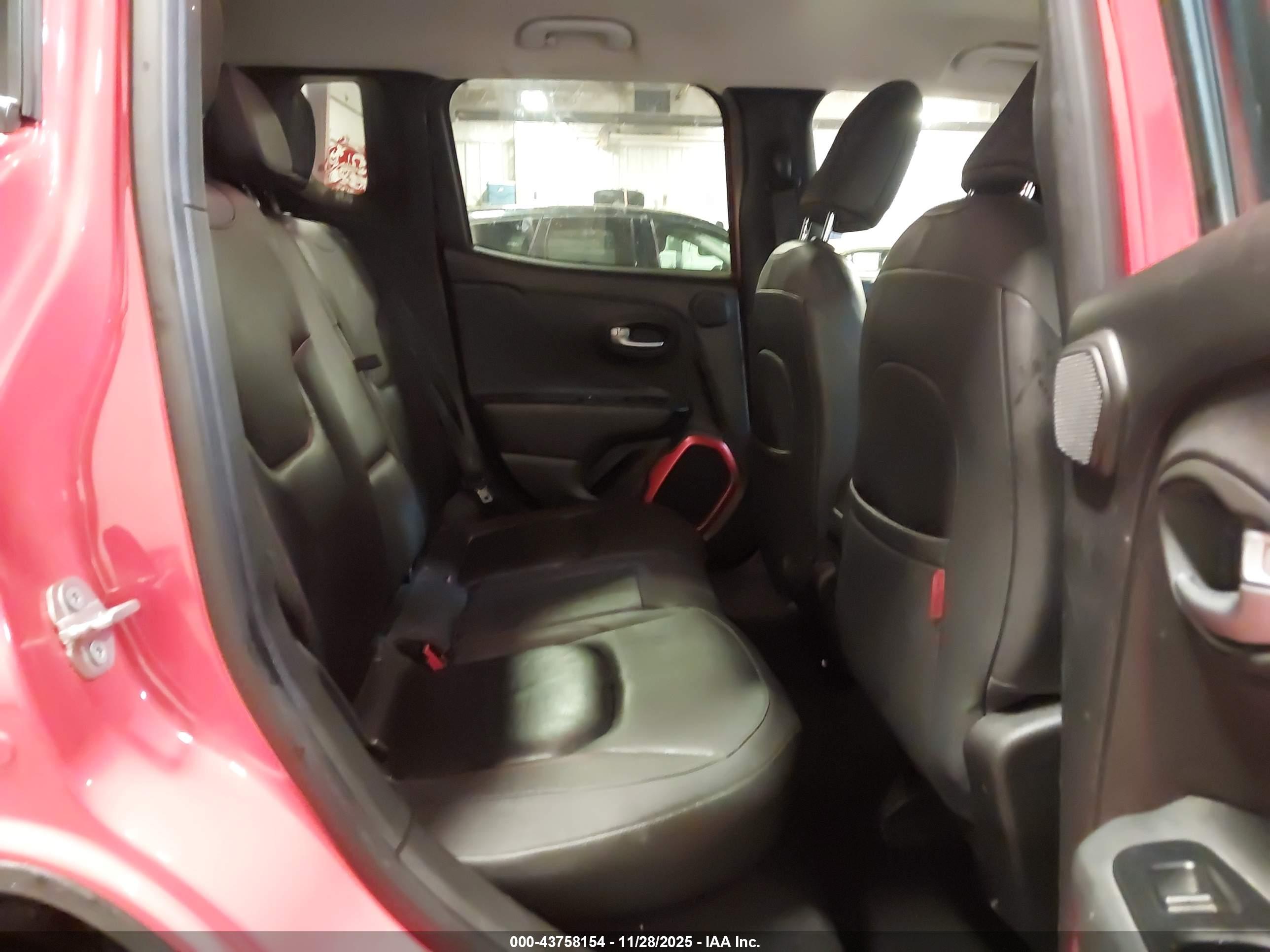 JEEP RENEGADE image 8