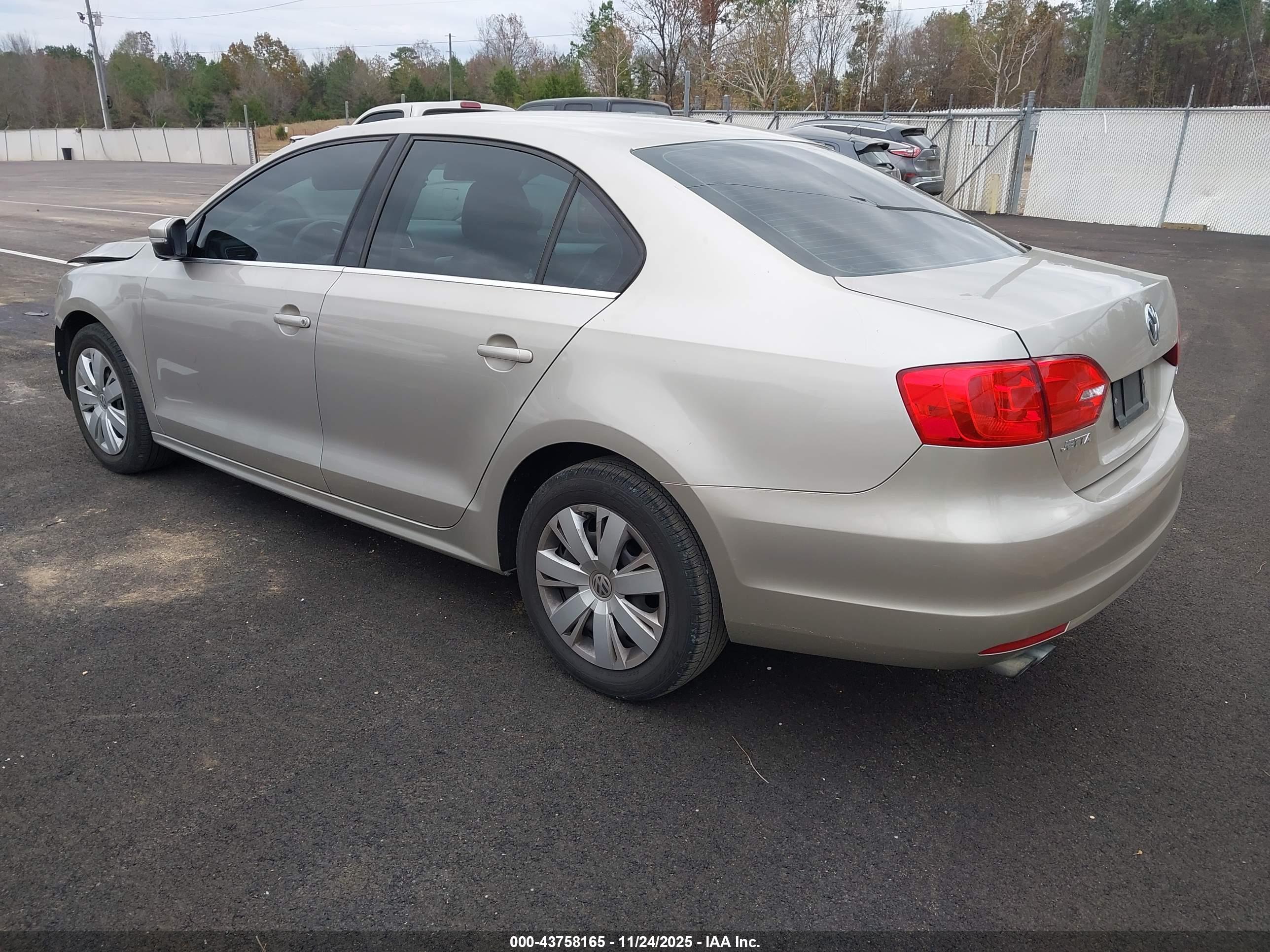 VOLKSWAGEN JETTA image 3