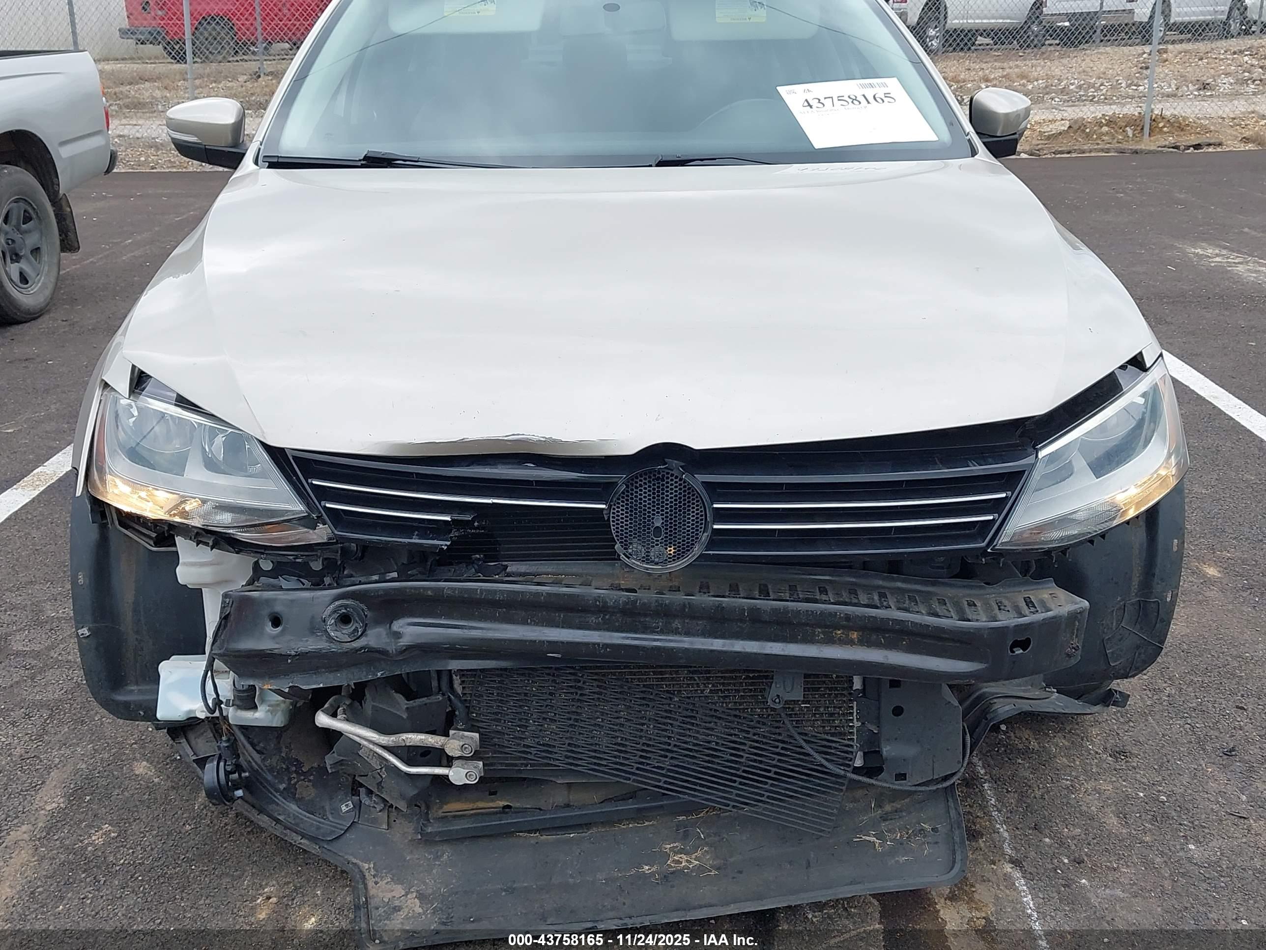 VOLKSWAGEN JETTA image 6