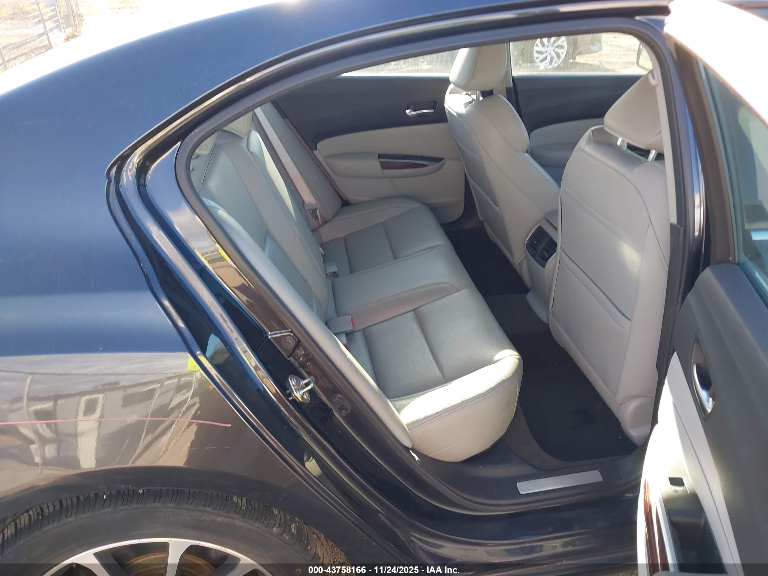 ACURA TLX image 8