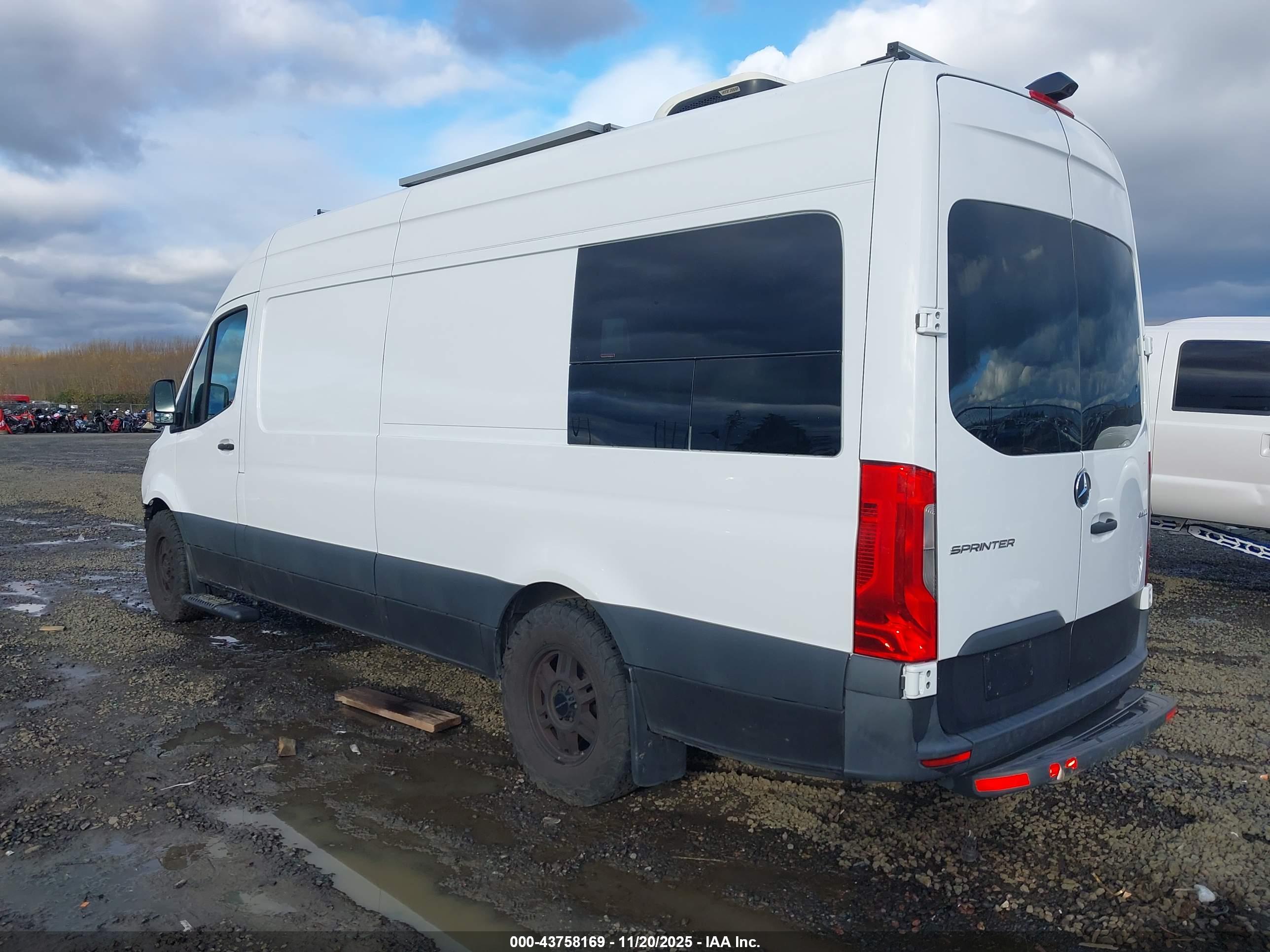 MERCEDES-BENZ SPRINTER image 3