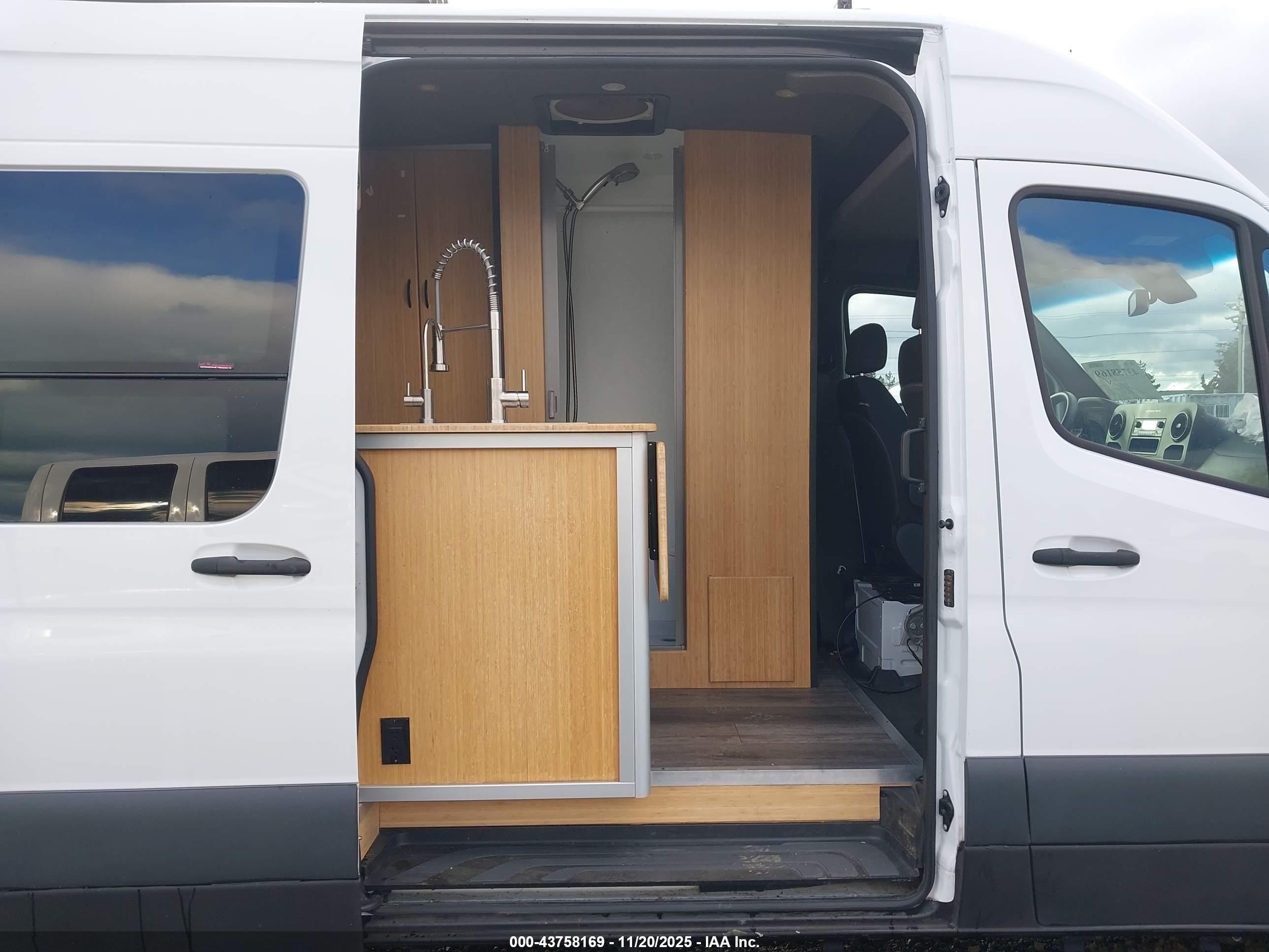 MERCEDES-BENZ SPRINTER image 8