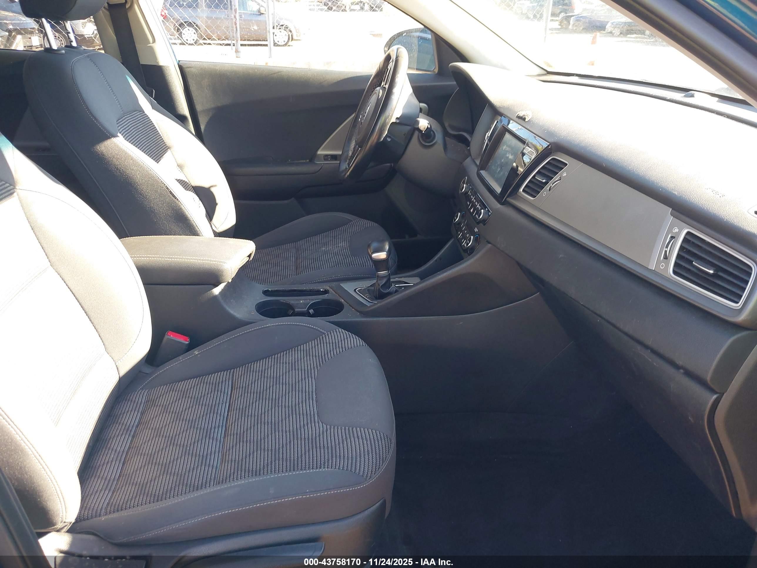 KIA NIRO image 5