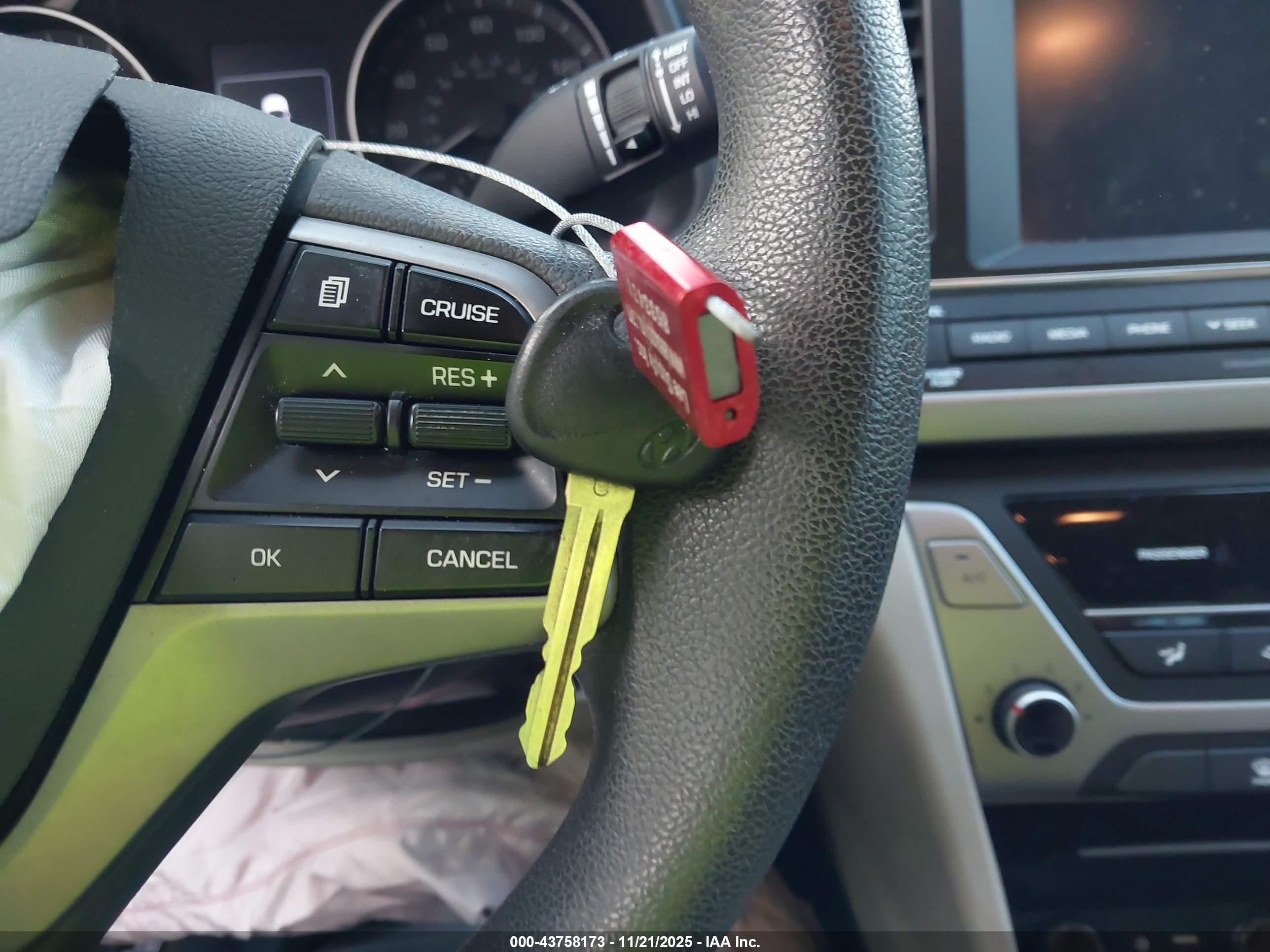 HYUNDAI ELANTRA image 11