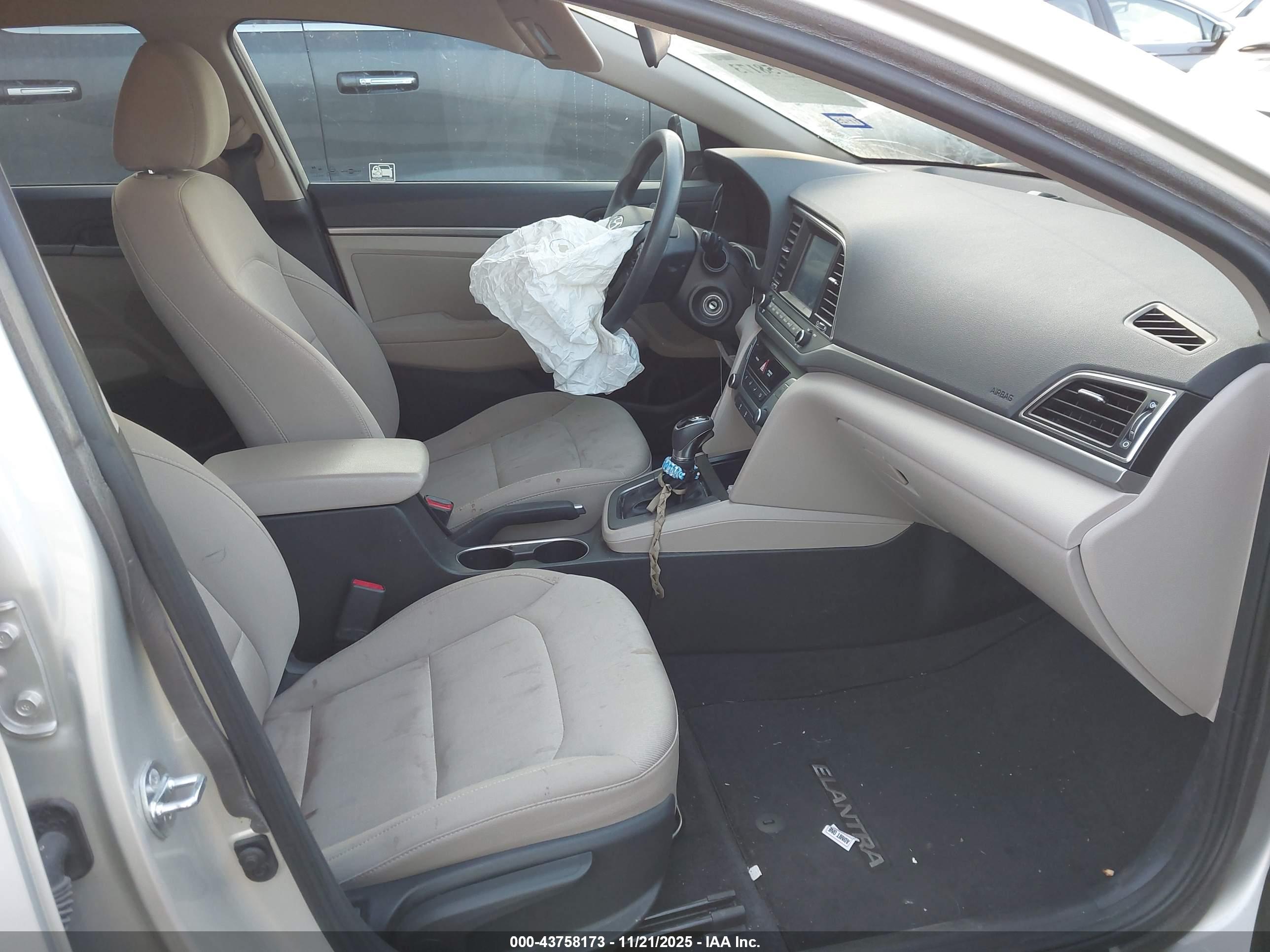 HYUNDAI ELANTRA image 5