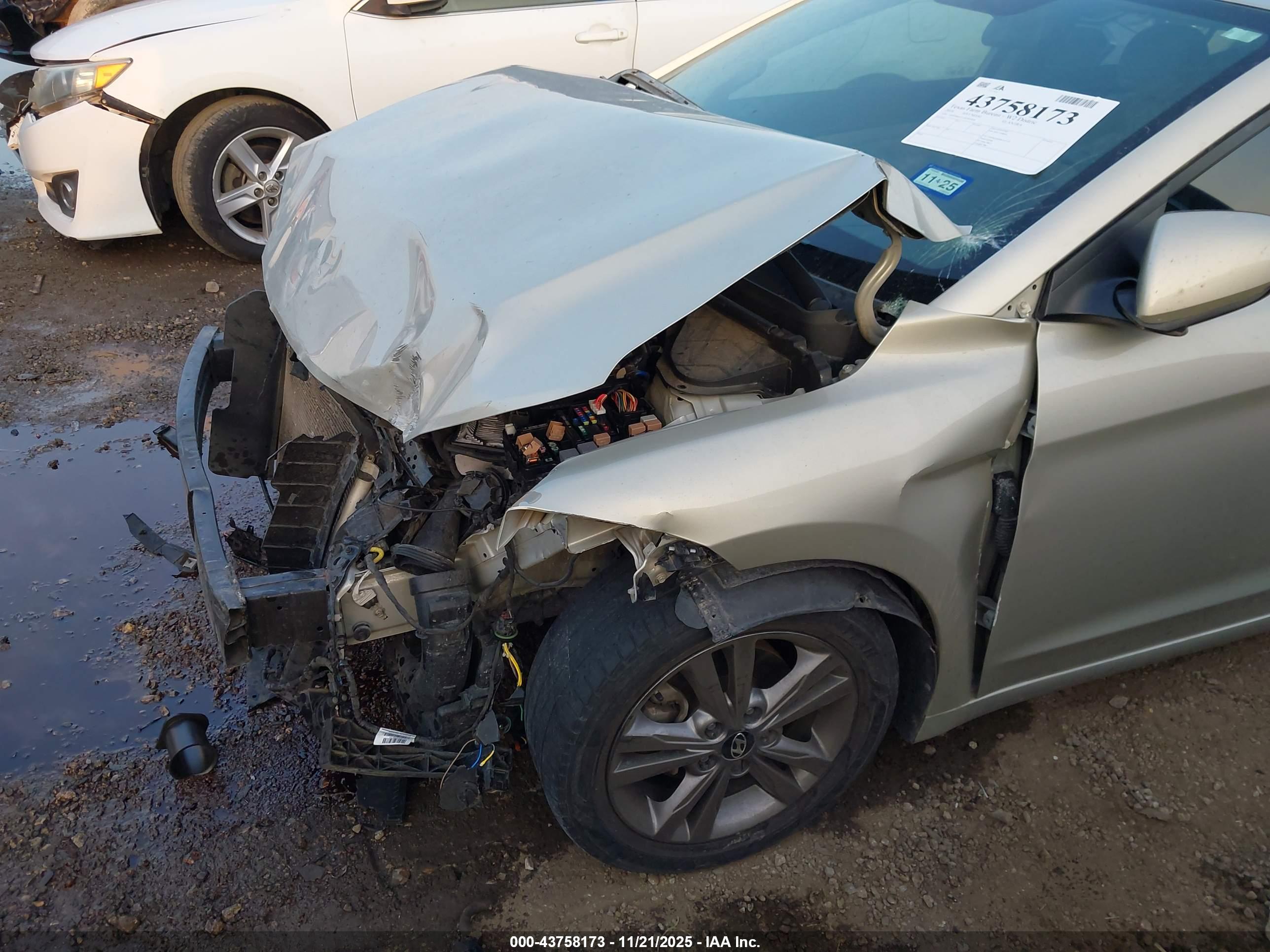 HYUNDAI ELANTRA image 6