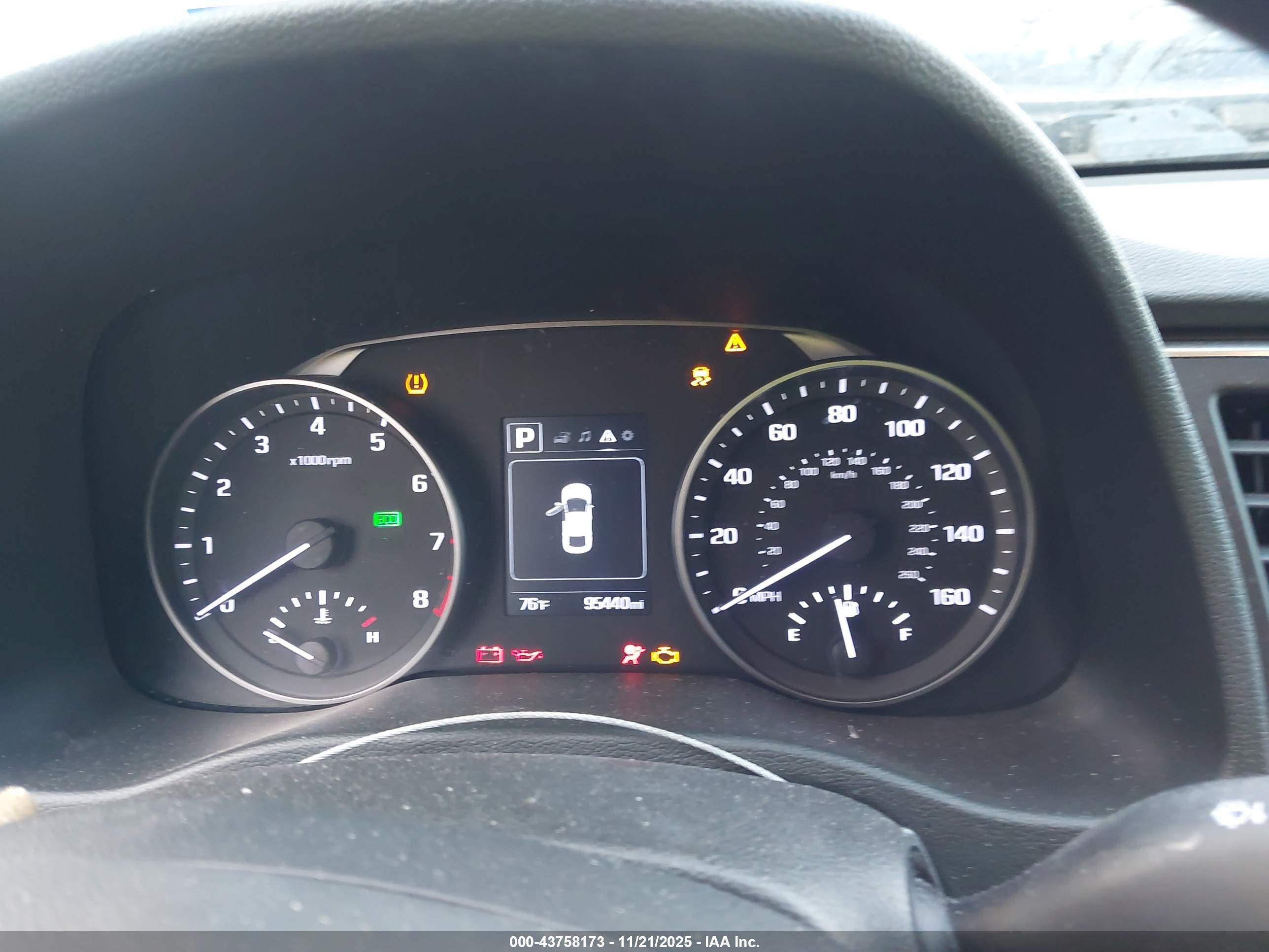 HYUNDAI ELANTRA image 7