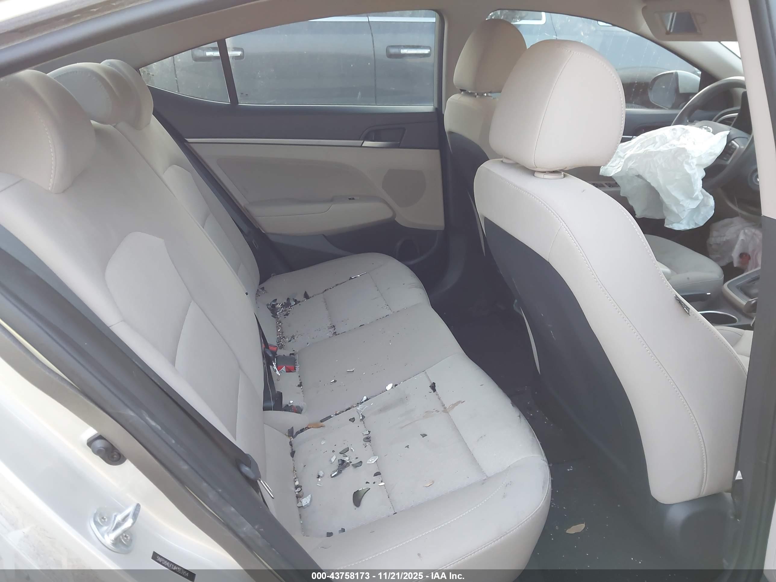 HYUNDAI ELANTRA image 8