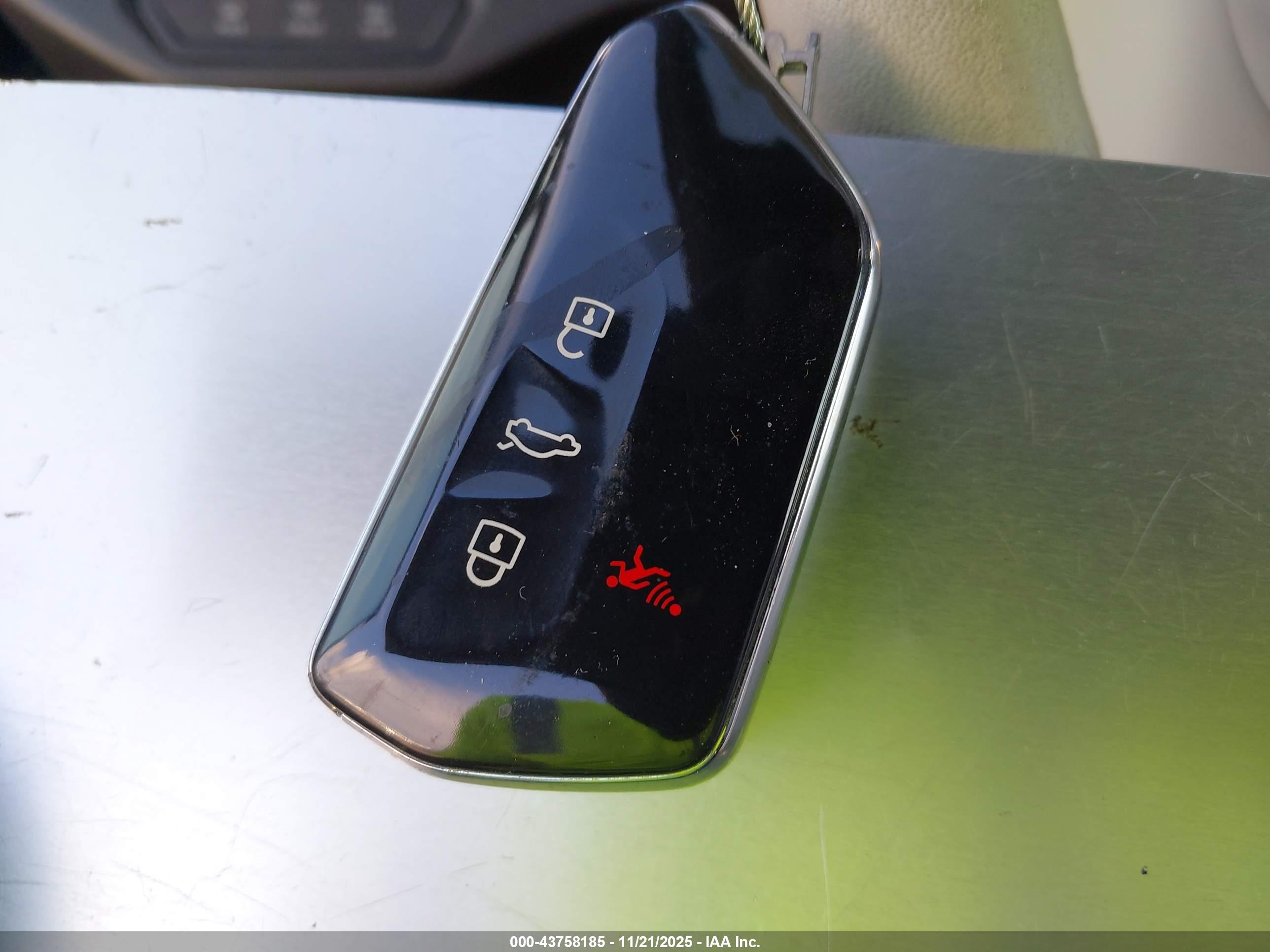 VOLKSWAGEN ID.4 image 11
