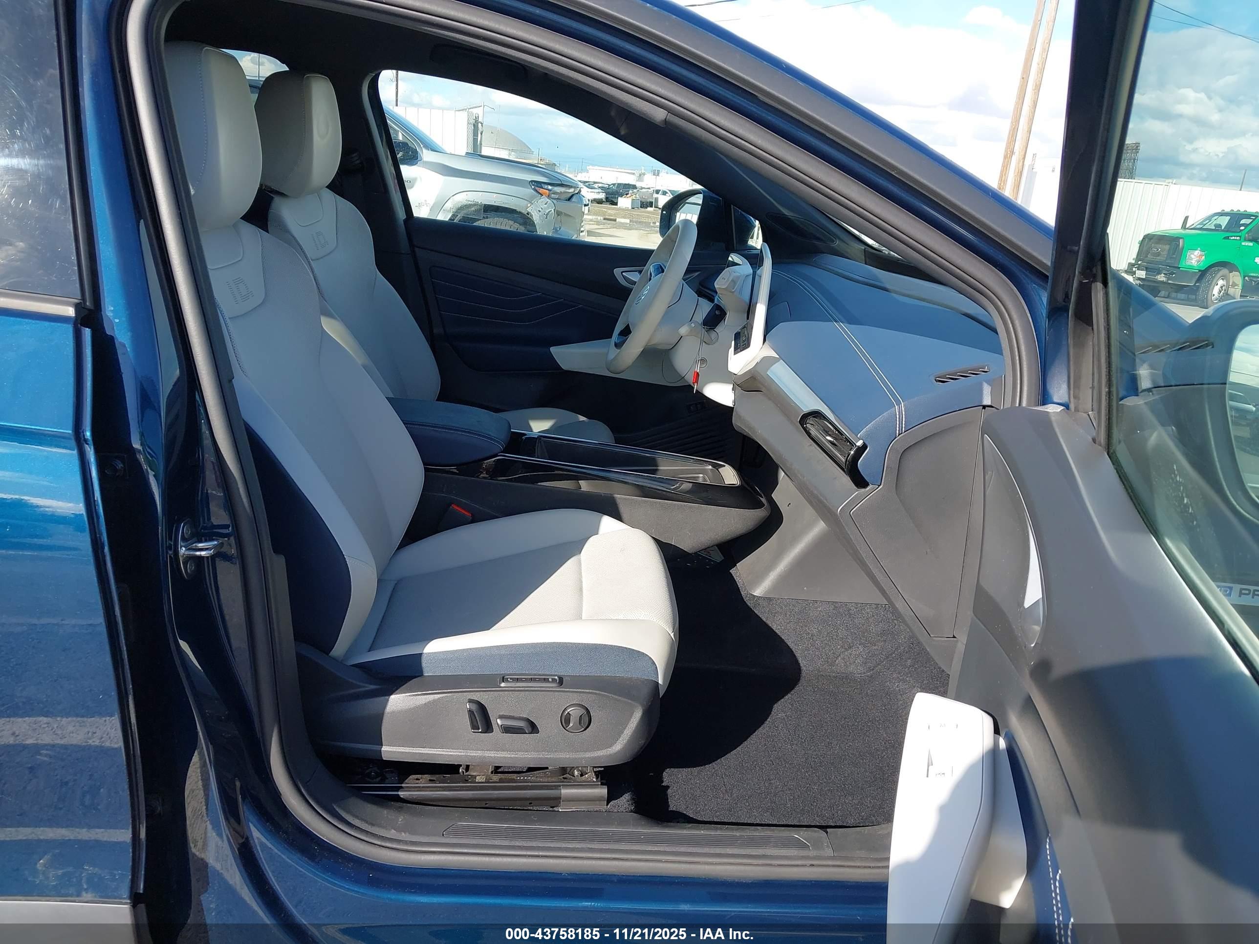 VOLKSWAGEN ID.4 image 5
