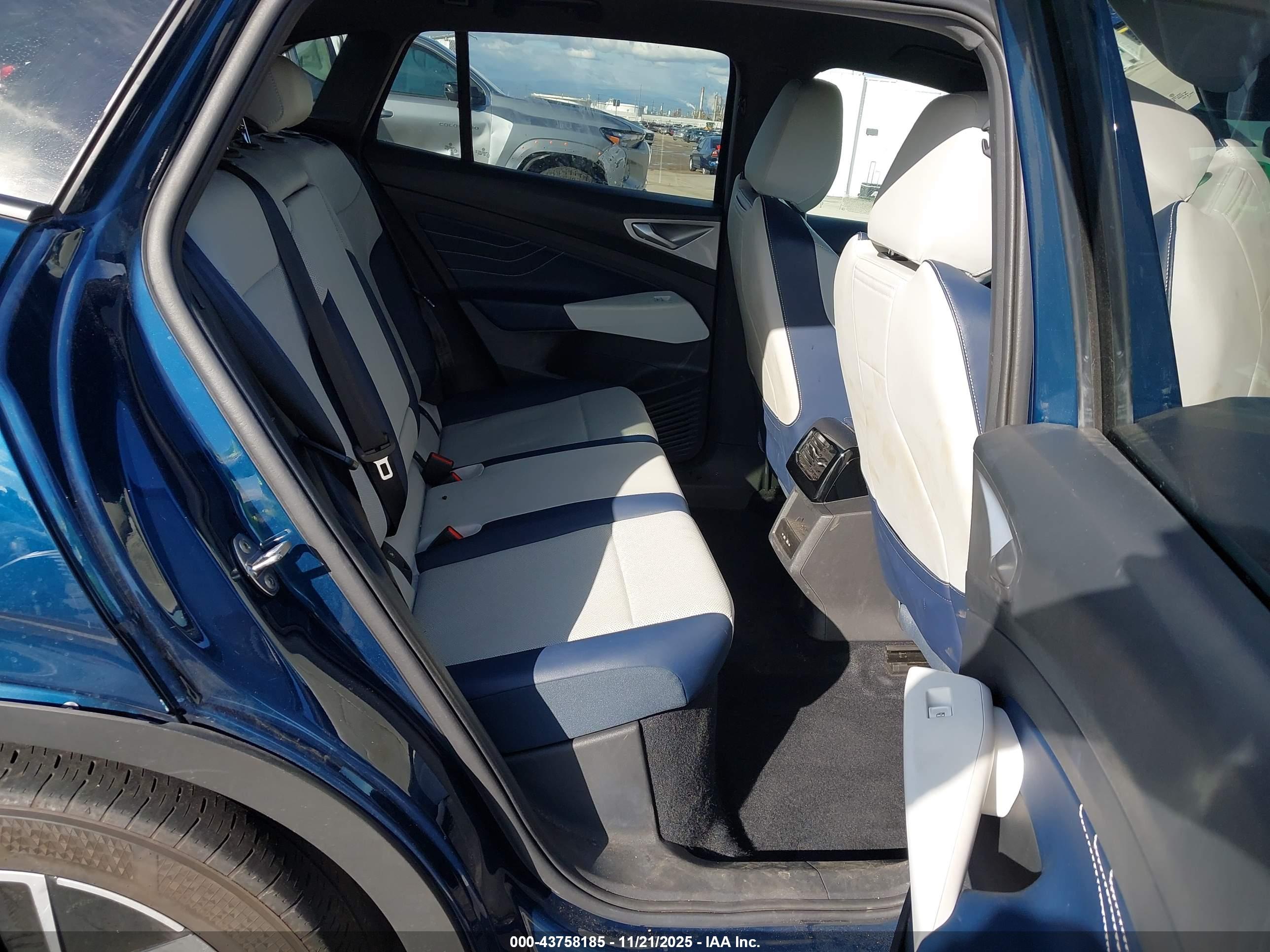 VOLKSWAGEN ID.4 image 8