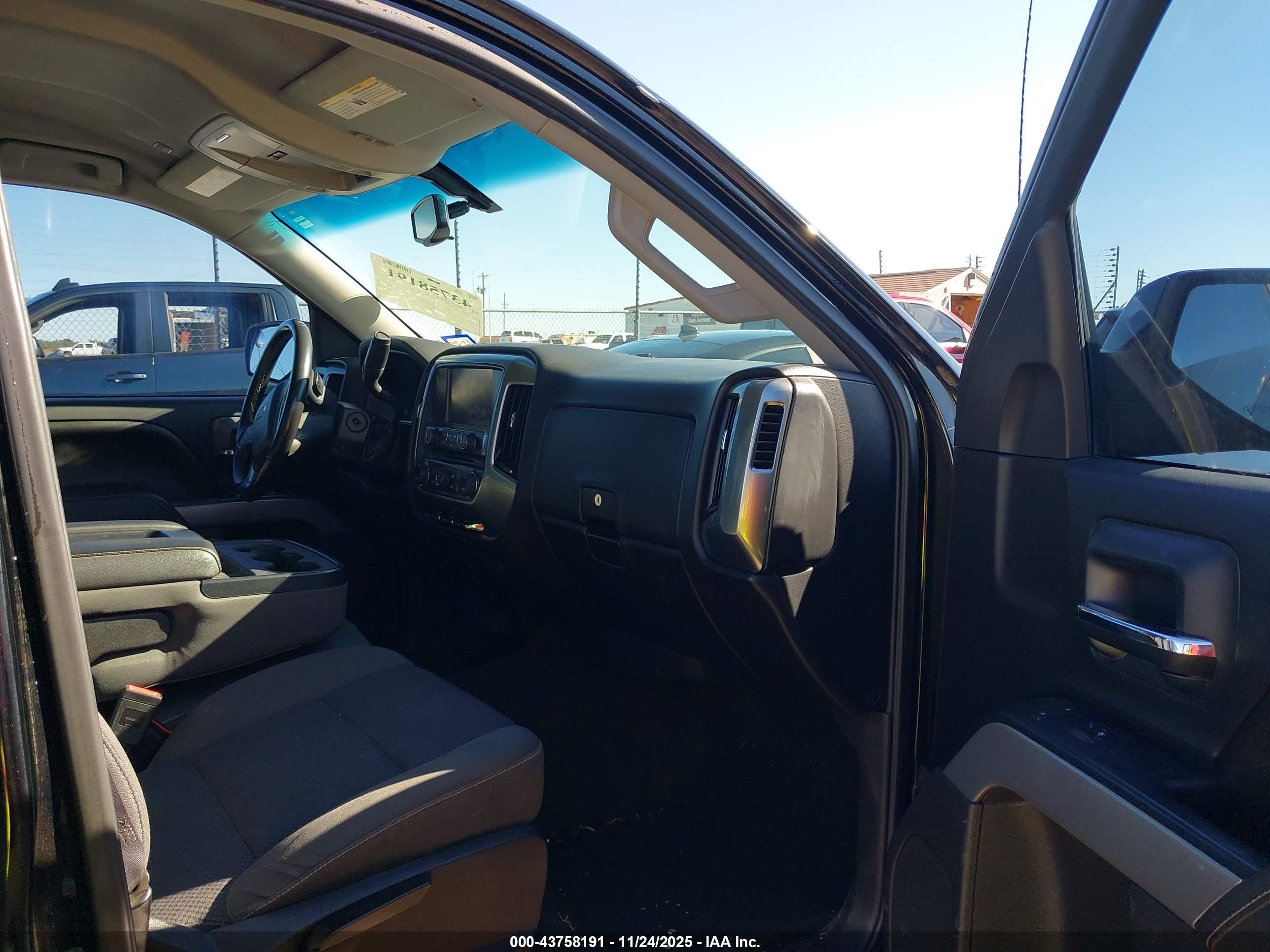 CHEVROLET SILVERADO image 5