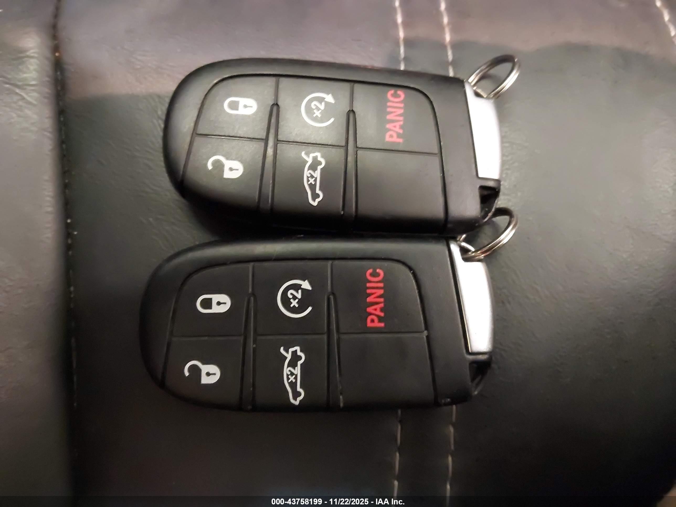 CHRYSLER 300 image 11