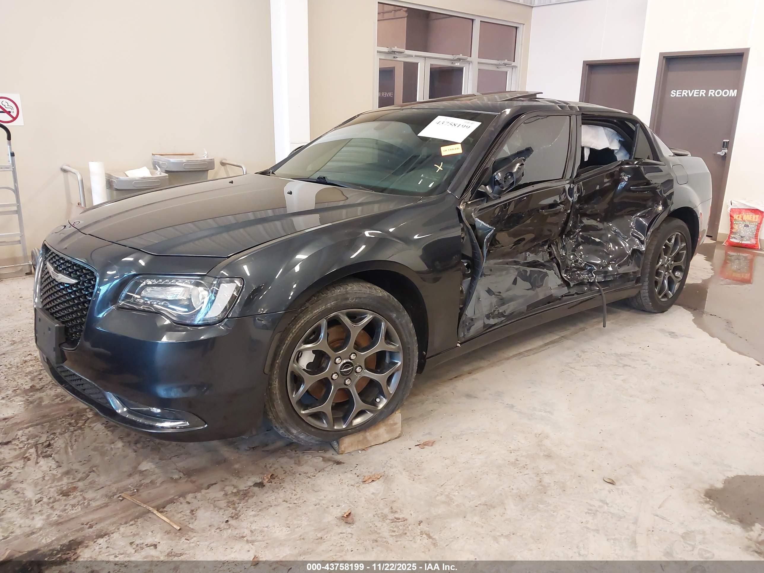 CHRYSLER 300 image 2