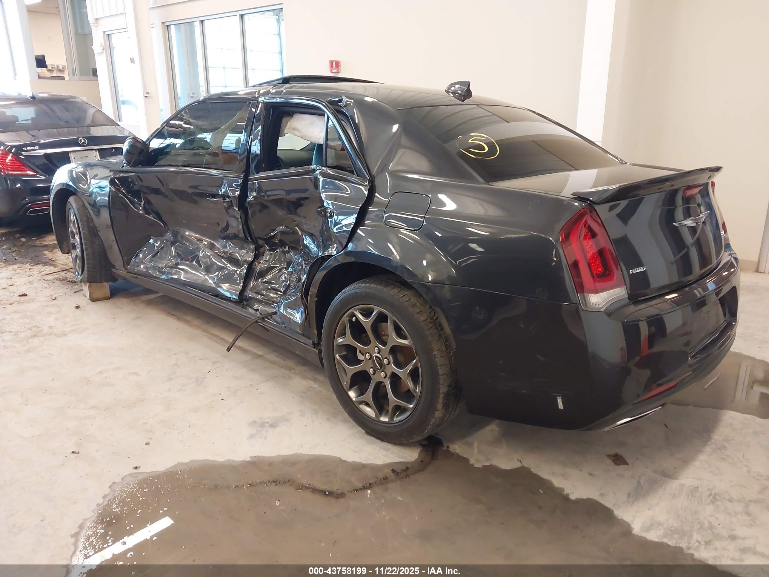 CHRYSLER 300 image 3