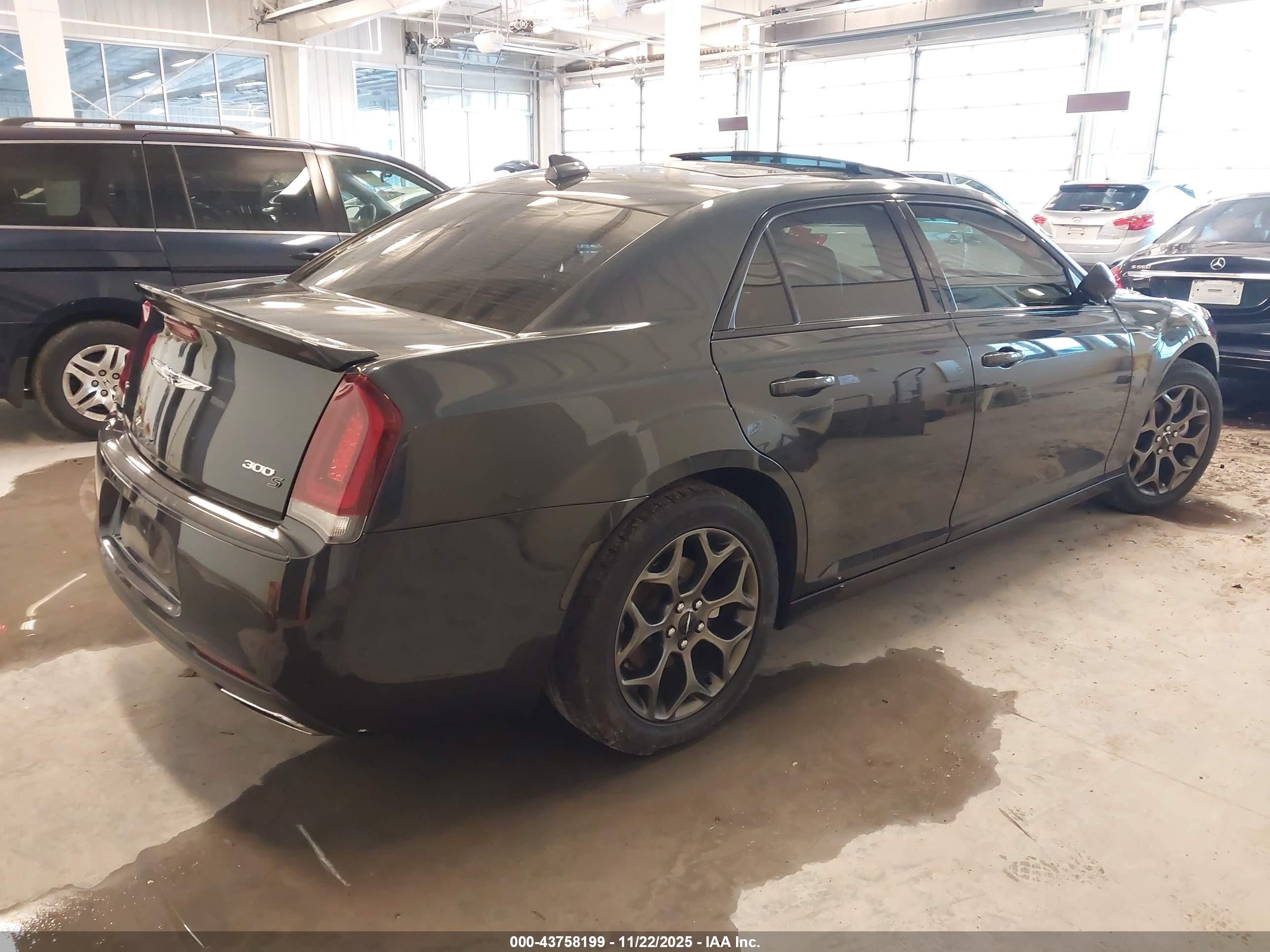 CHRYSLER 300 image 4