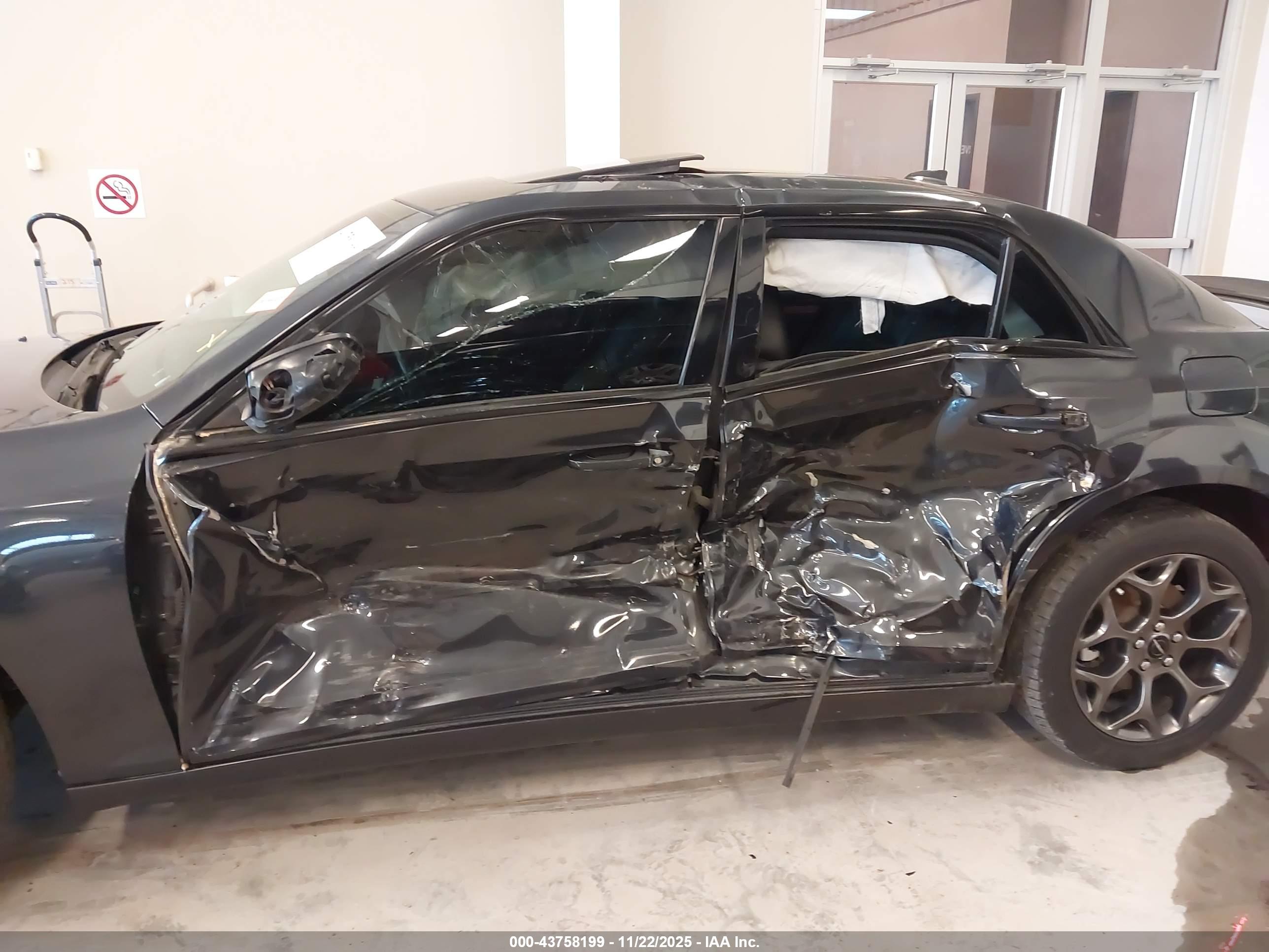 CHRYSLER 300 image 6
