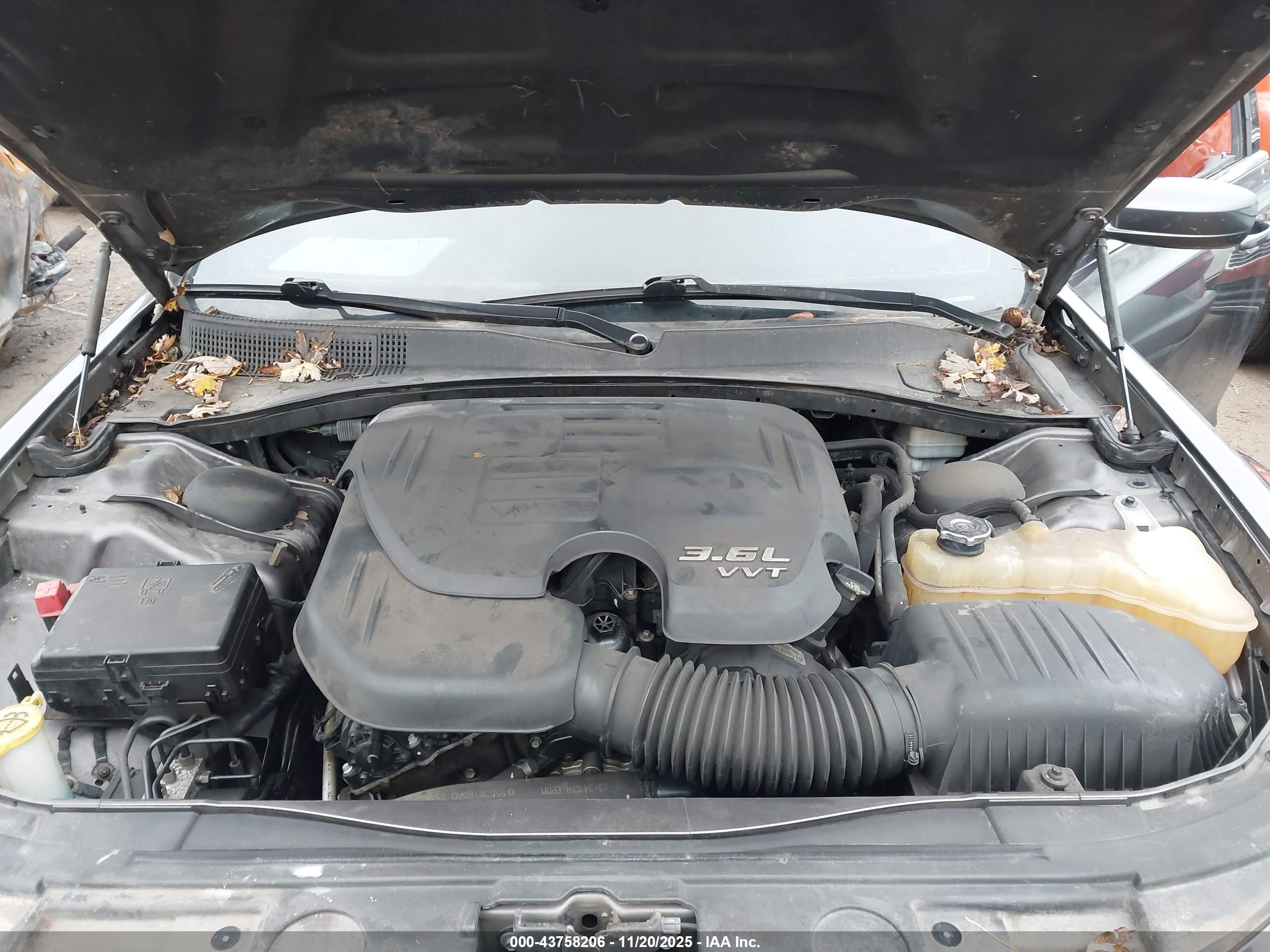 CHRYSLER 300 image 10