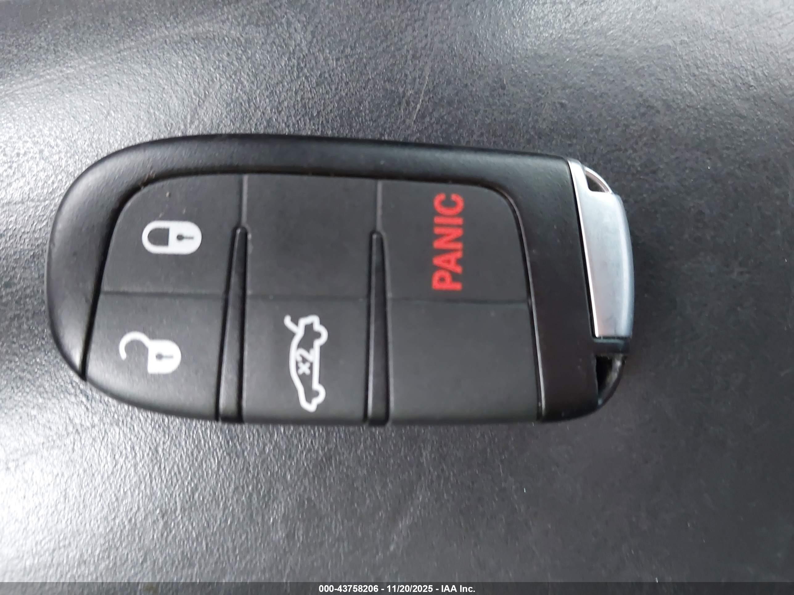 CHRYSLER 300 image 11