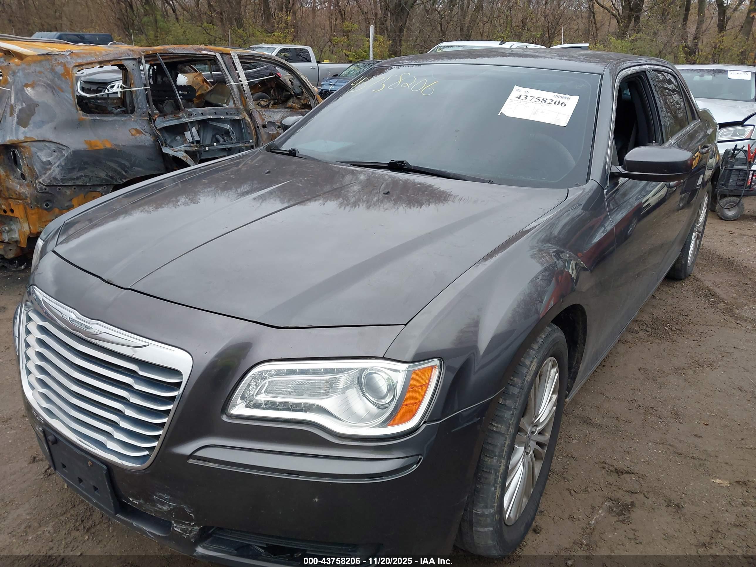 CHRYSLER 300 image 2