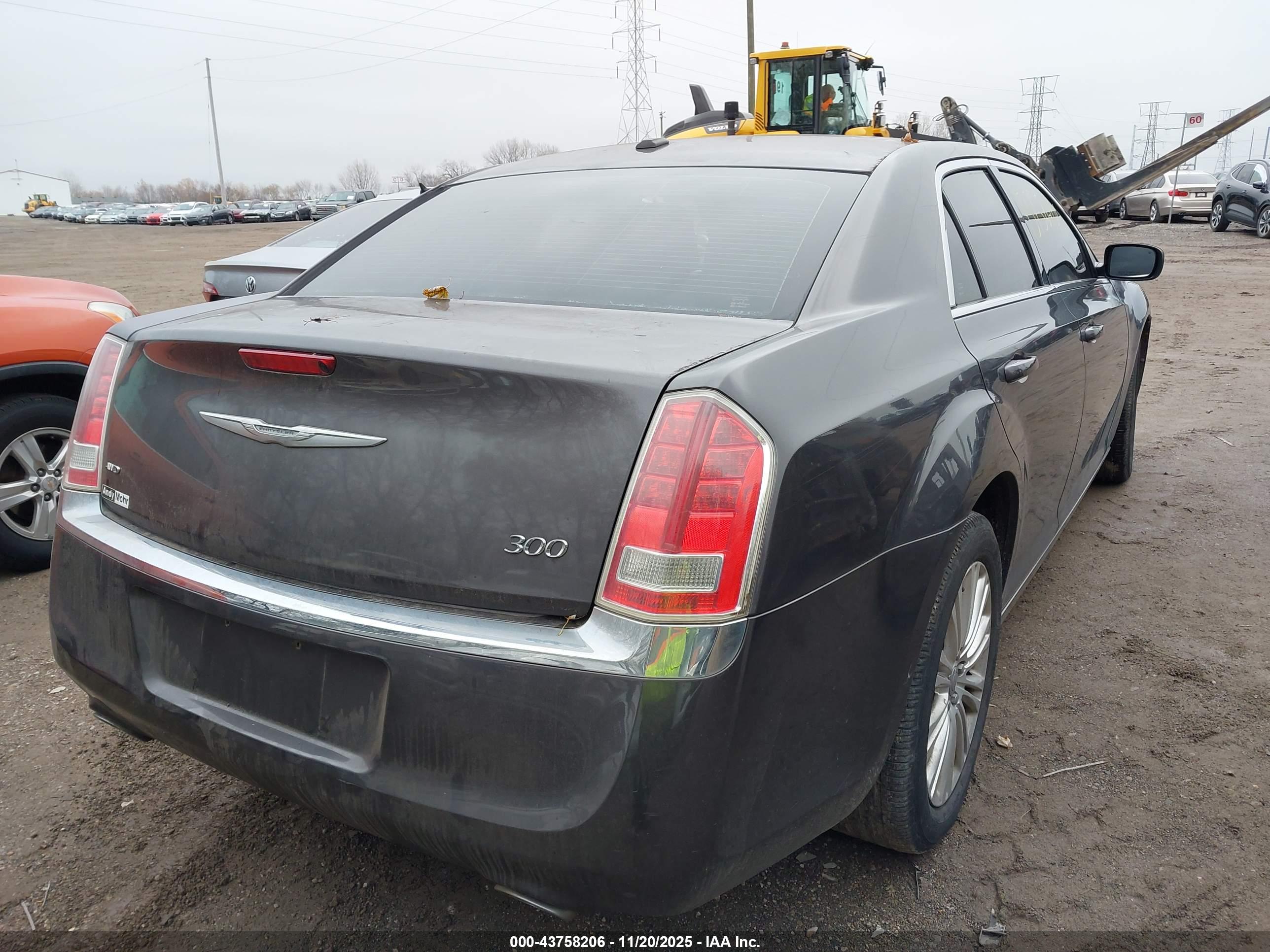 CHRYSLER 300 image 4