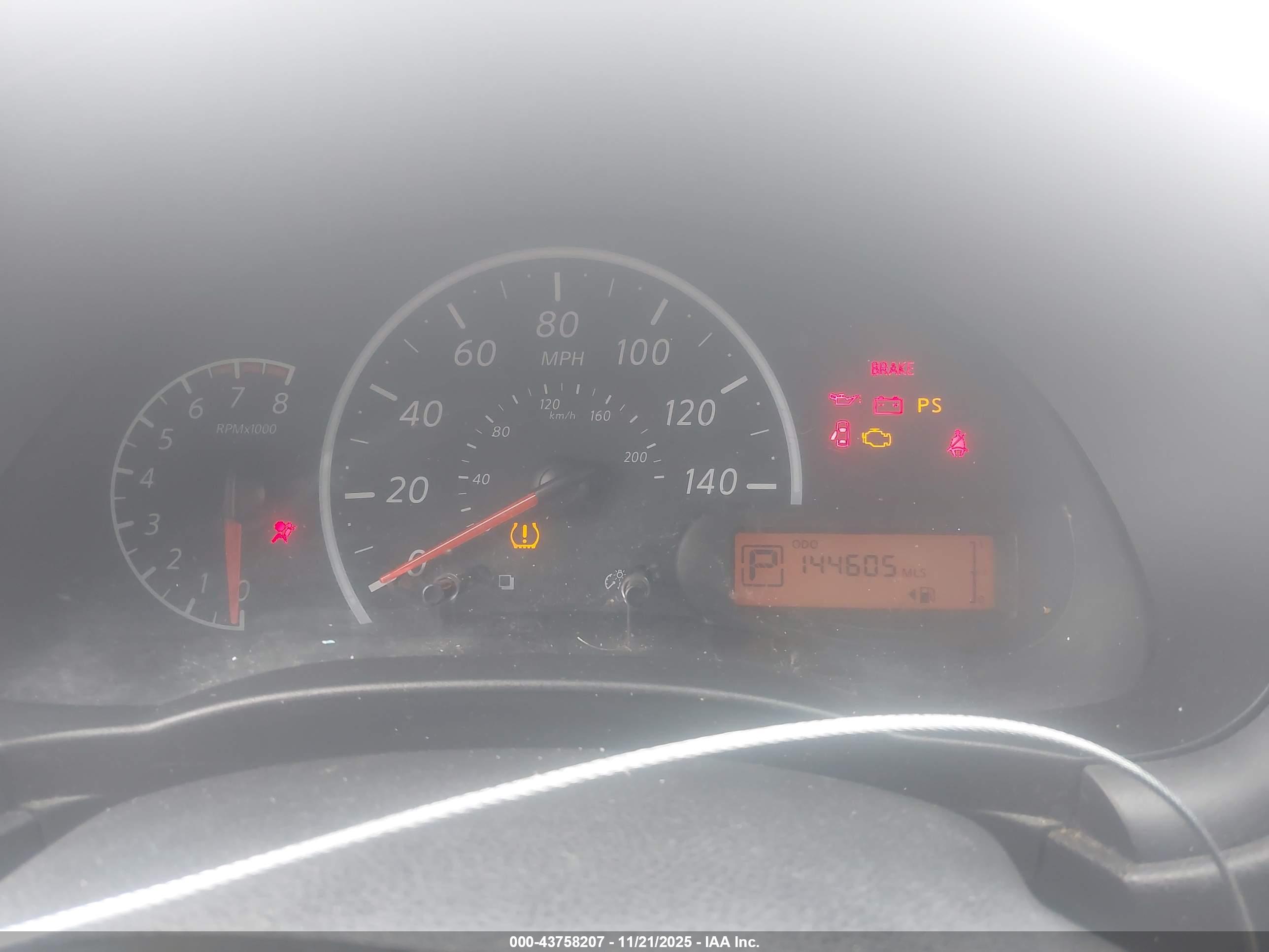 NISSAN VERSA image 7
