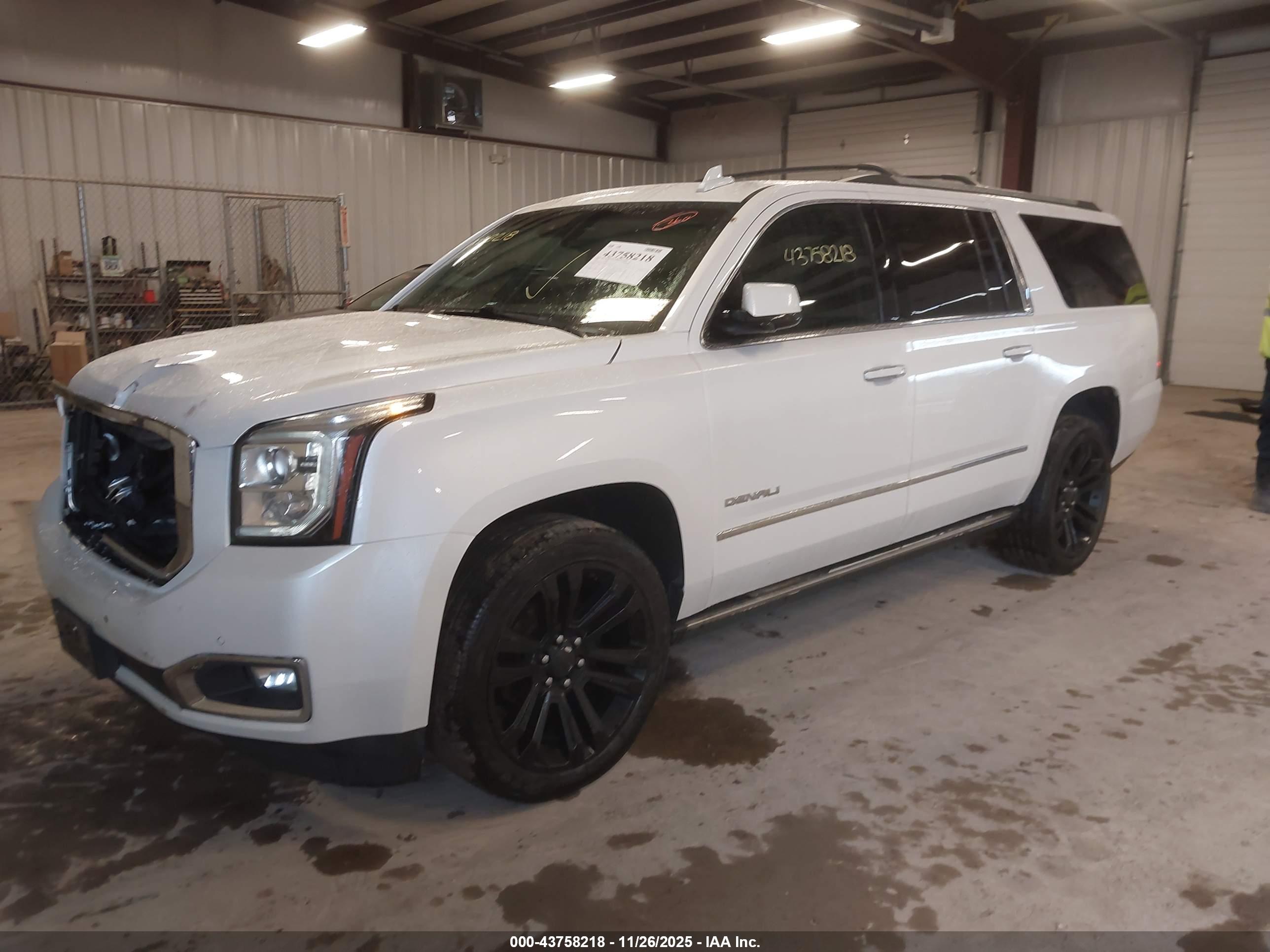 GMC YUKON image 2