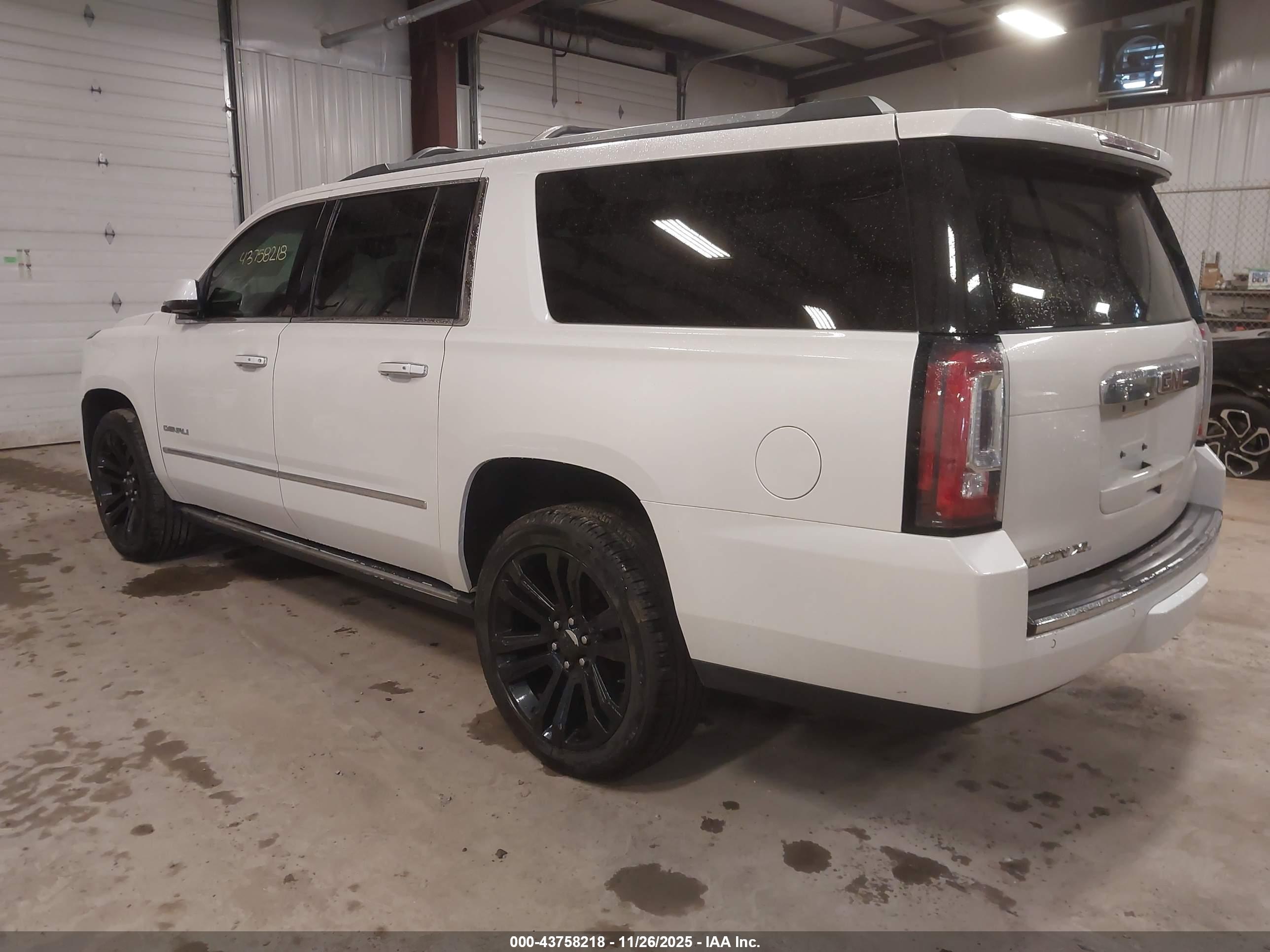 GMC YUKON image 3